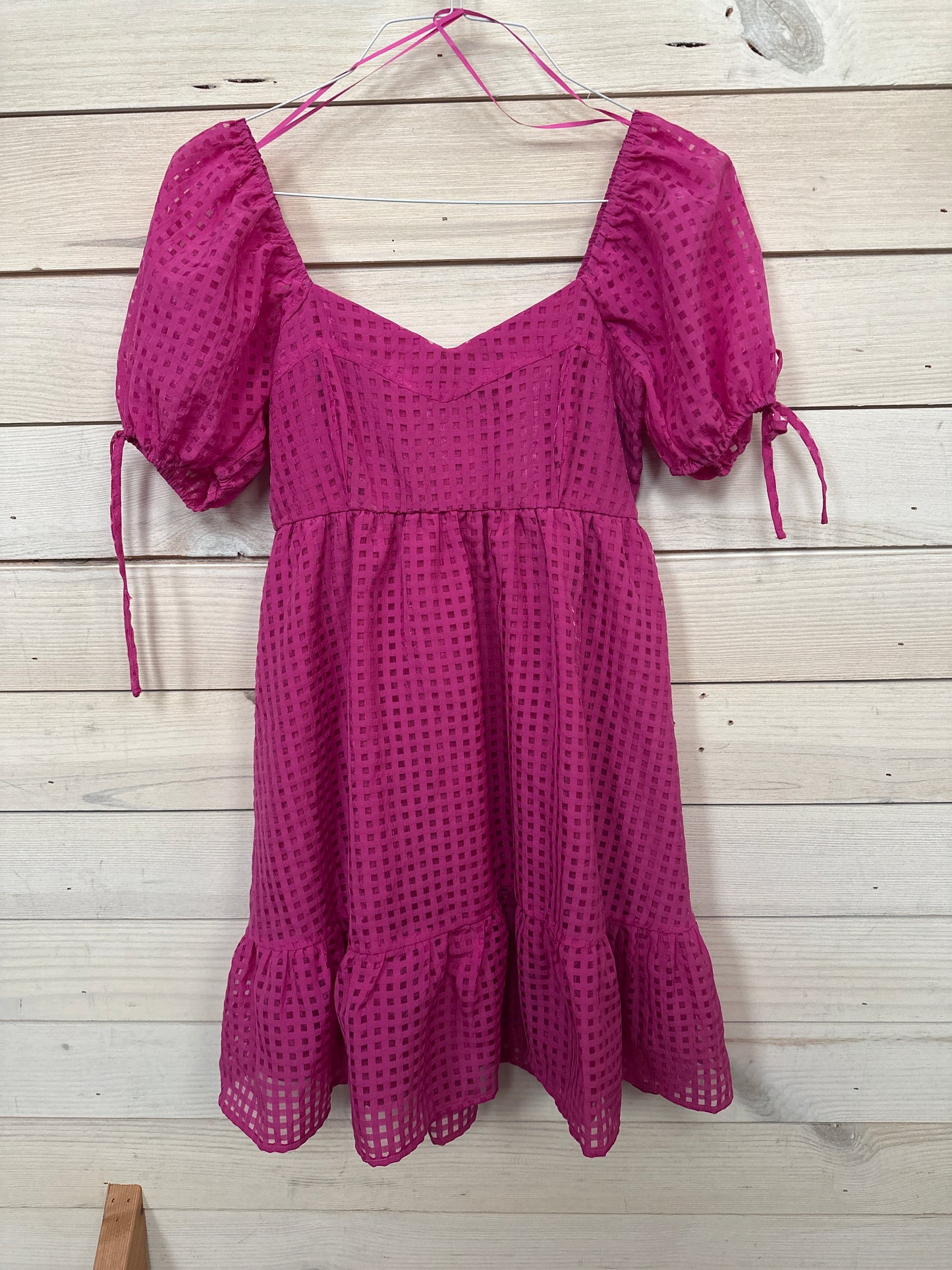 MAGENTA DRESS W/RIBON SLEEVE