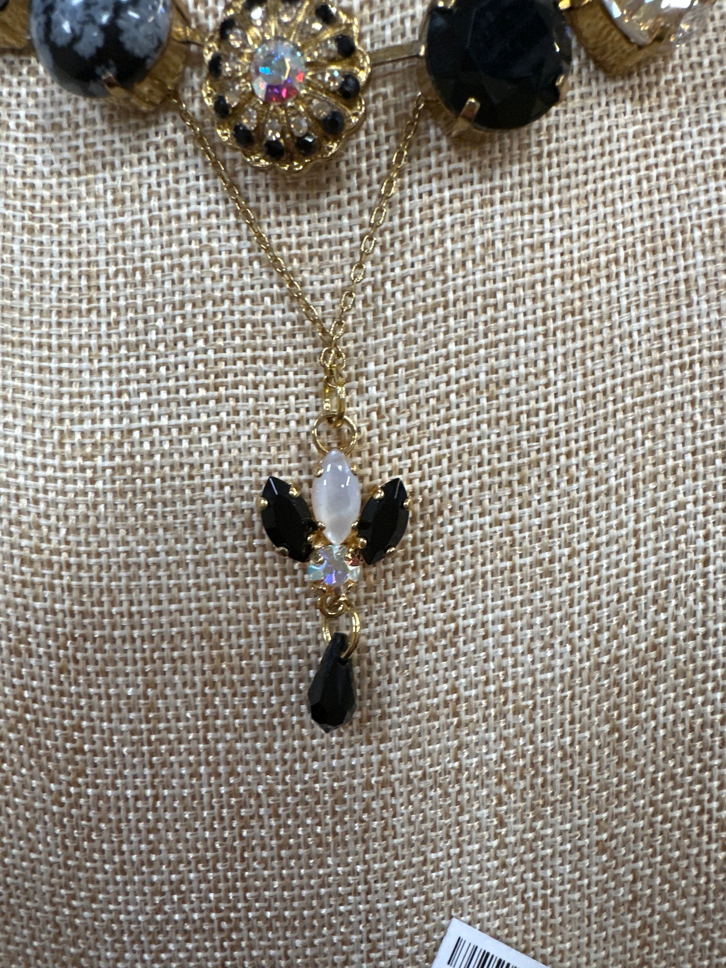 MARIANA YG PENDANT NKLC - W/BLK/WHT/IRD CRYSTAL