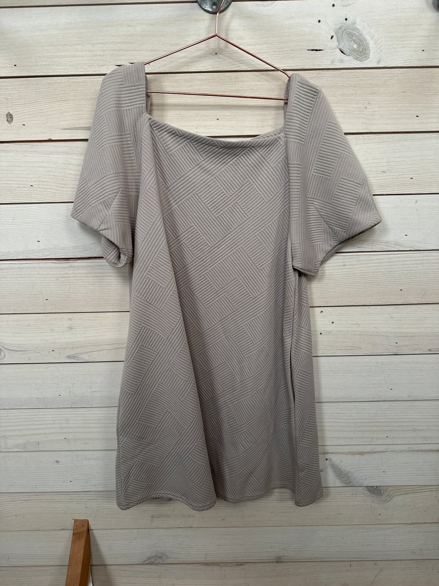 QUILTED SHORT SLV DRESS - TAN