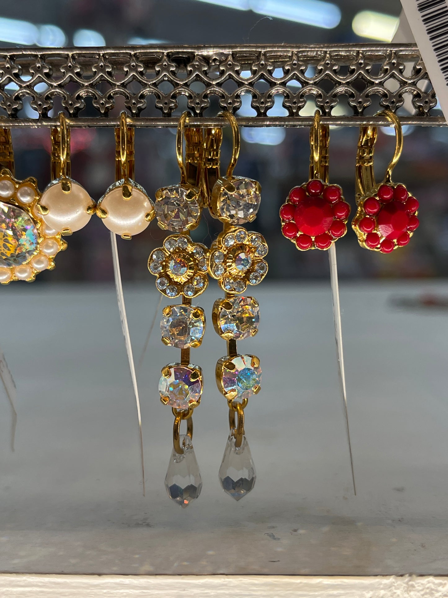 YG IRDSCNT HANGING EARRINGS