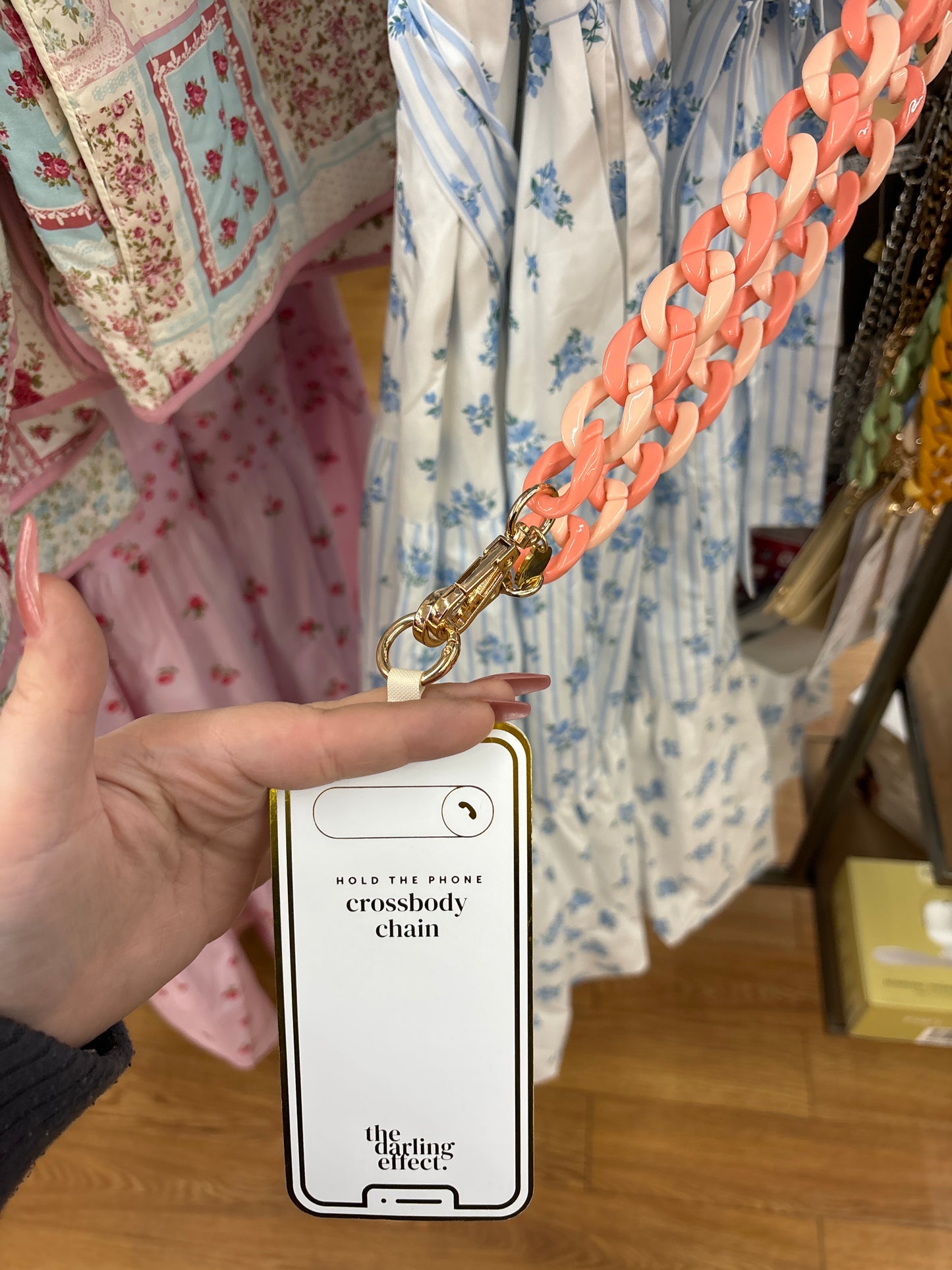 DARLING EFFECT HOLD THE PHONE CROSSBODY CHAIN - PEACH