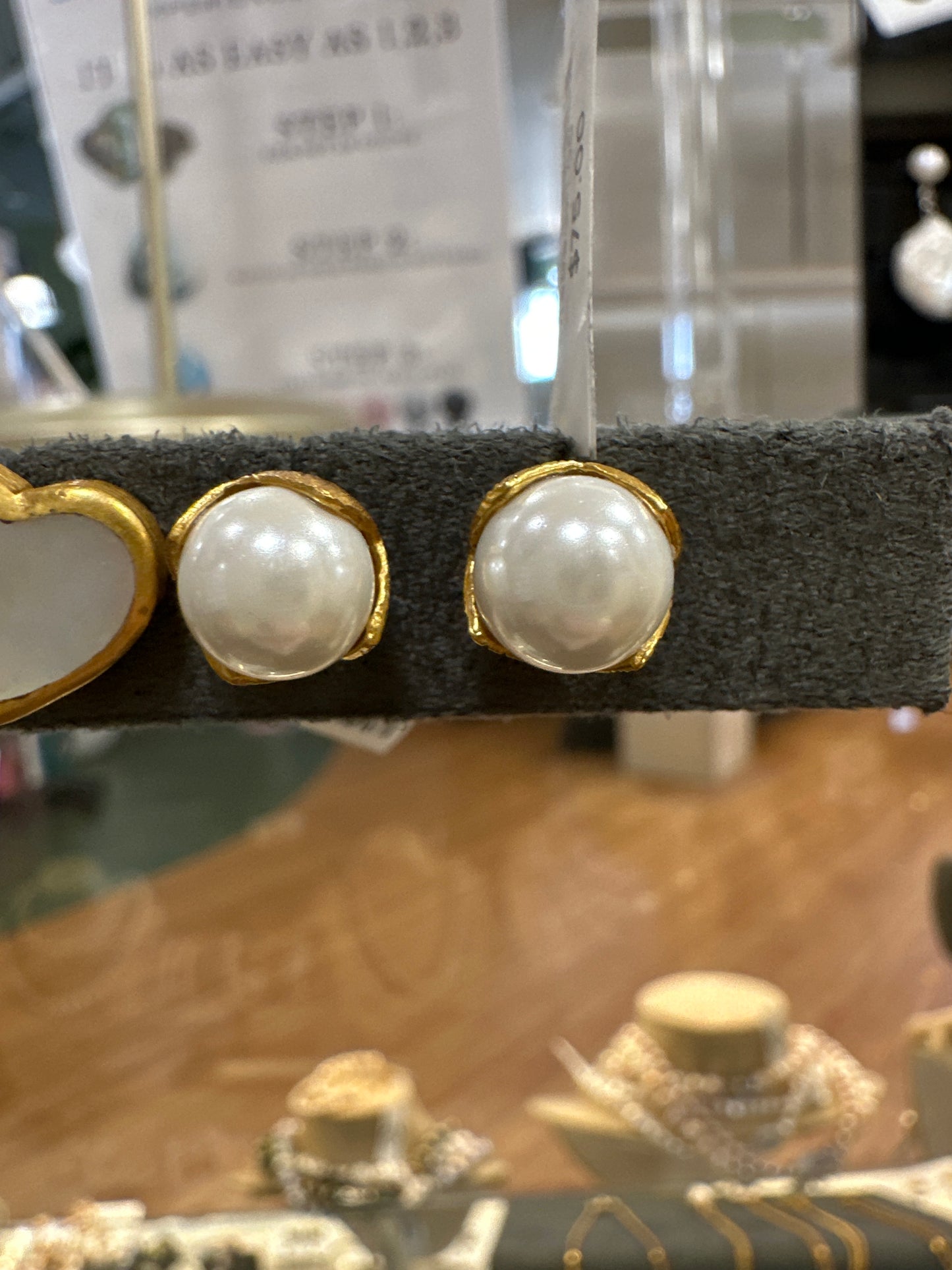 PENELOPE DEMI STUD PEARL