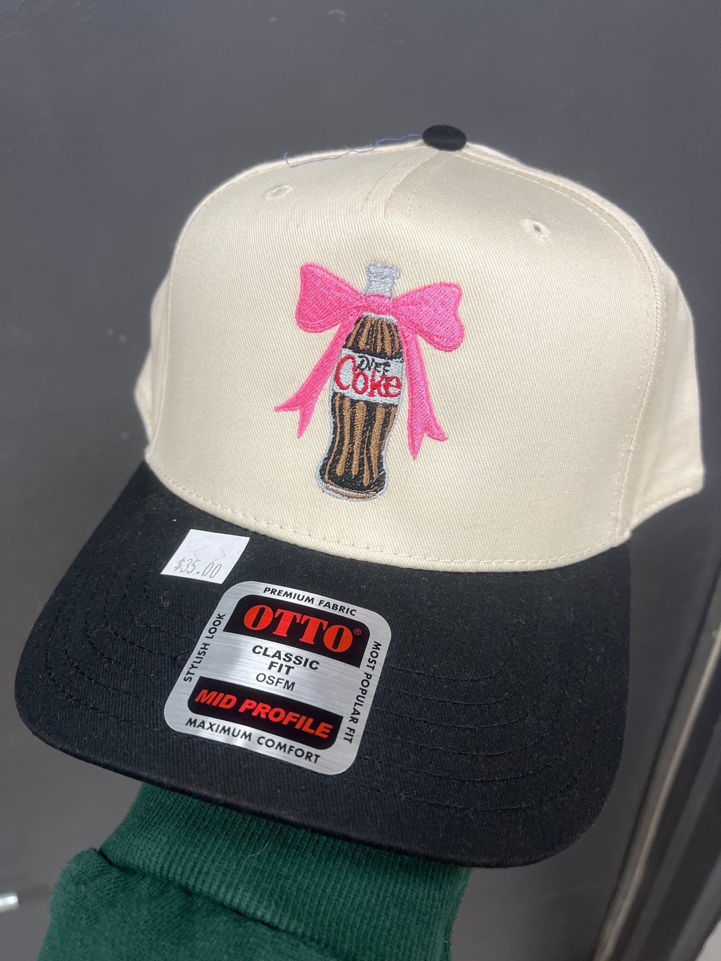 DIET COKE BOTTLE WITH PINK BOW BLACK/CREAM HAT