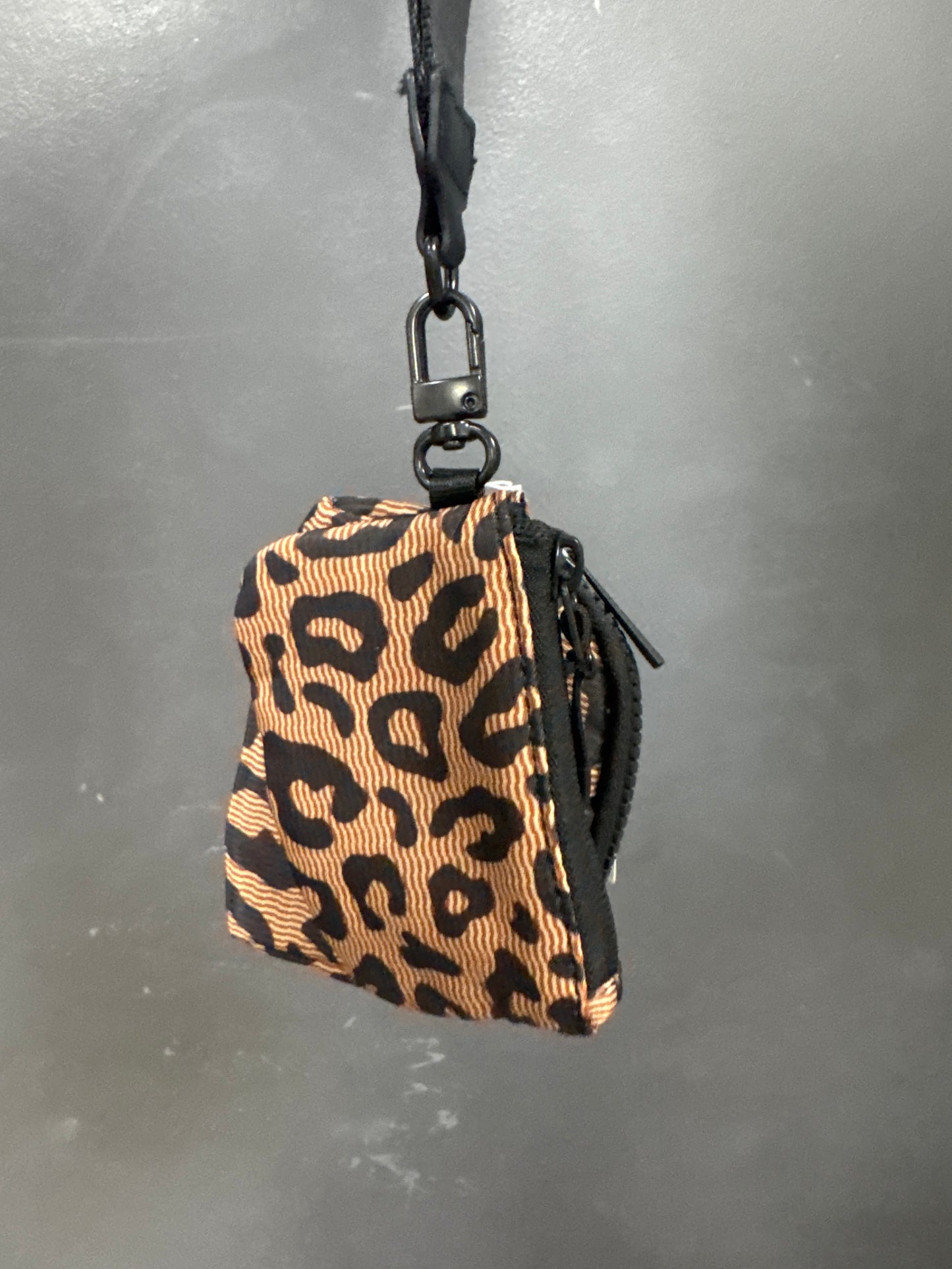 WRISTLET W/DOUBLE COIN PURSE