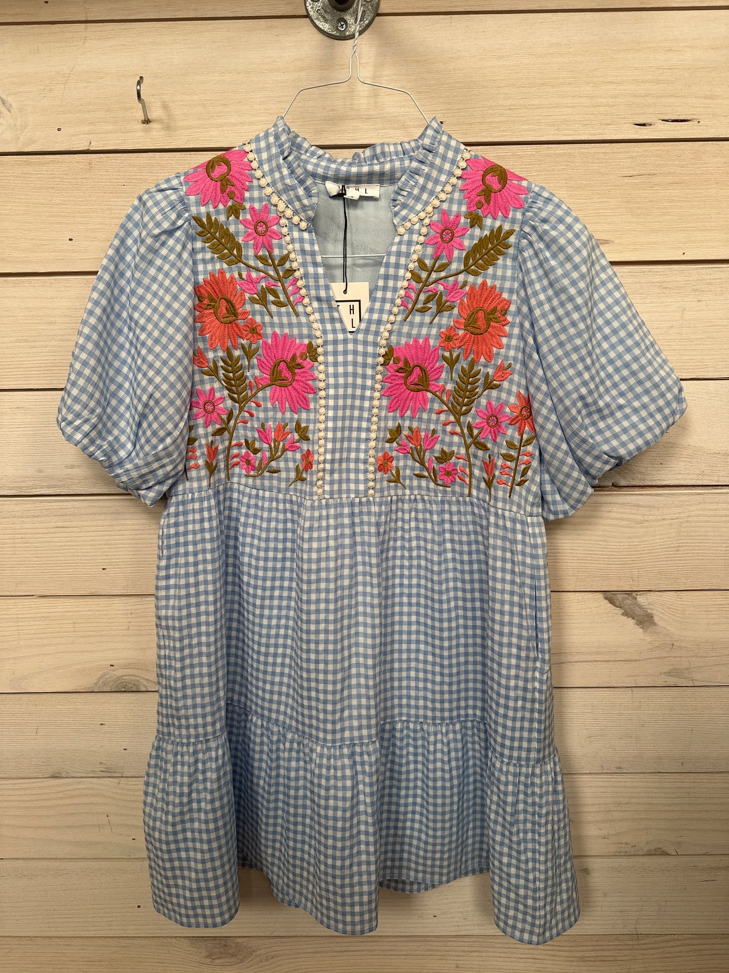 GINGHAM DRESS W/FLORAL DETAIL
