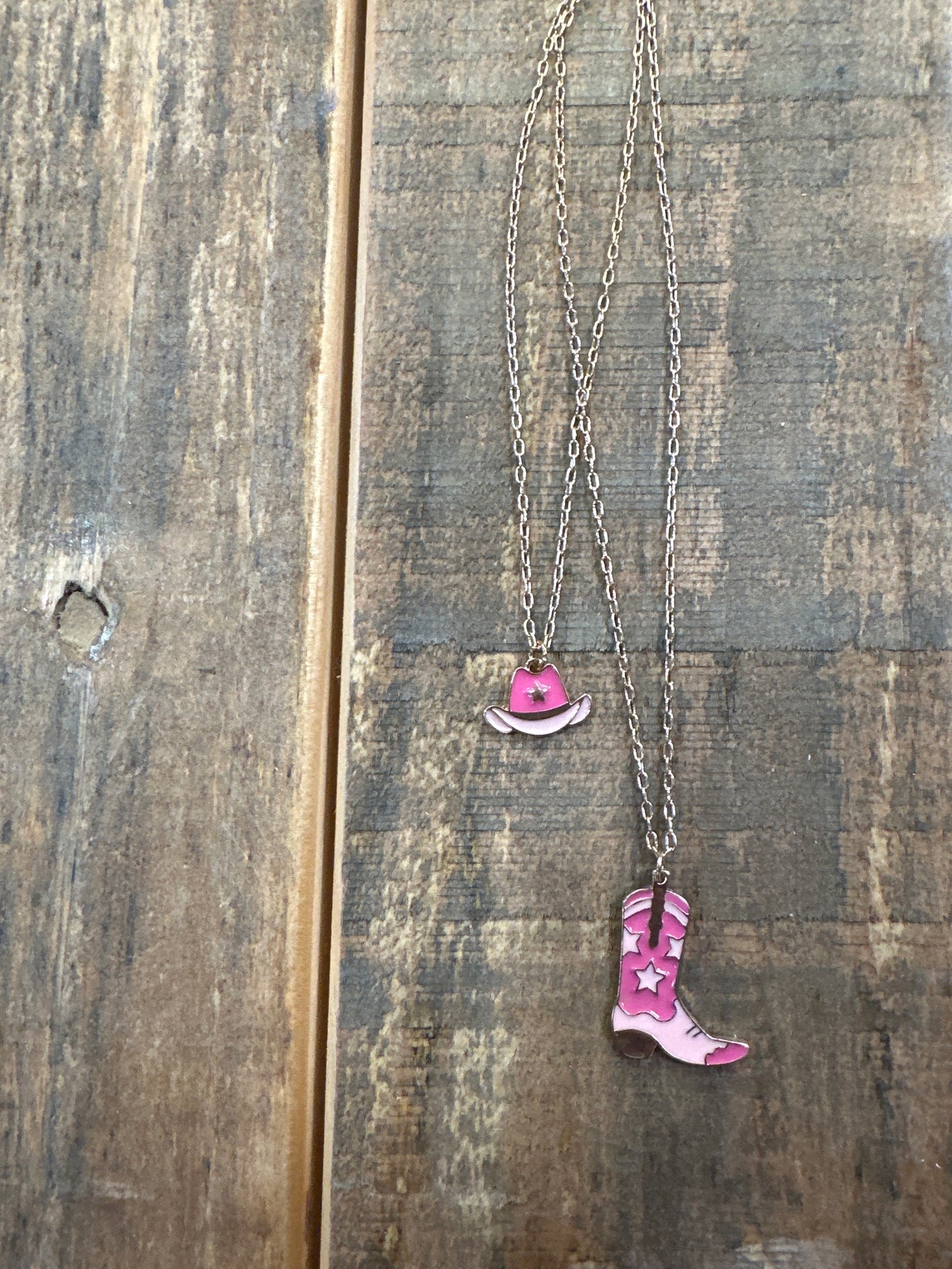 COWBOY HAT AND BOOT NECKLACE GOLD - PINK