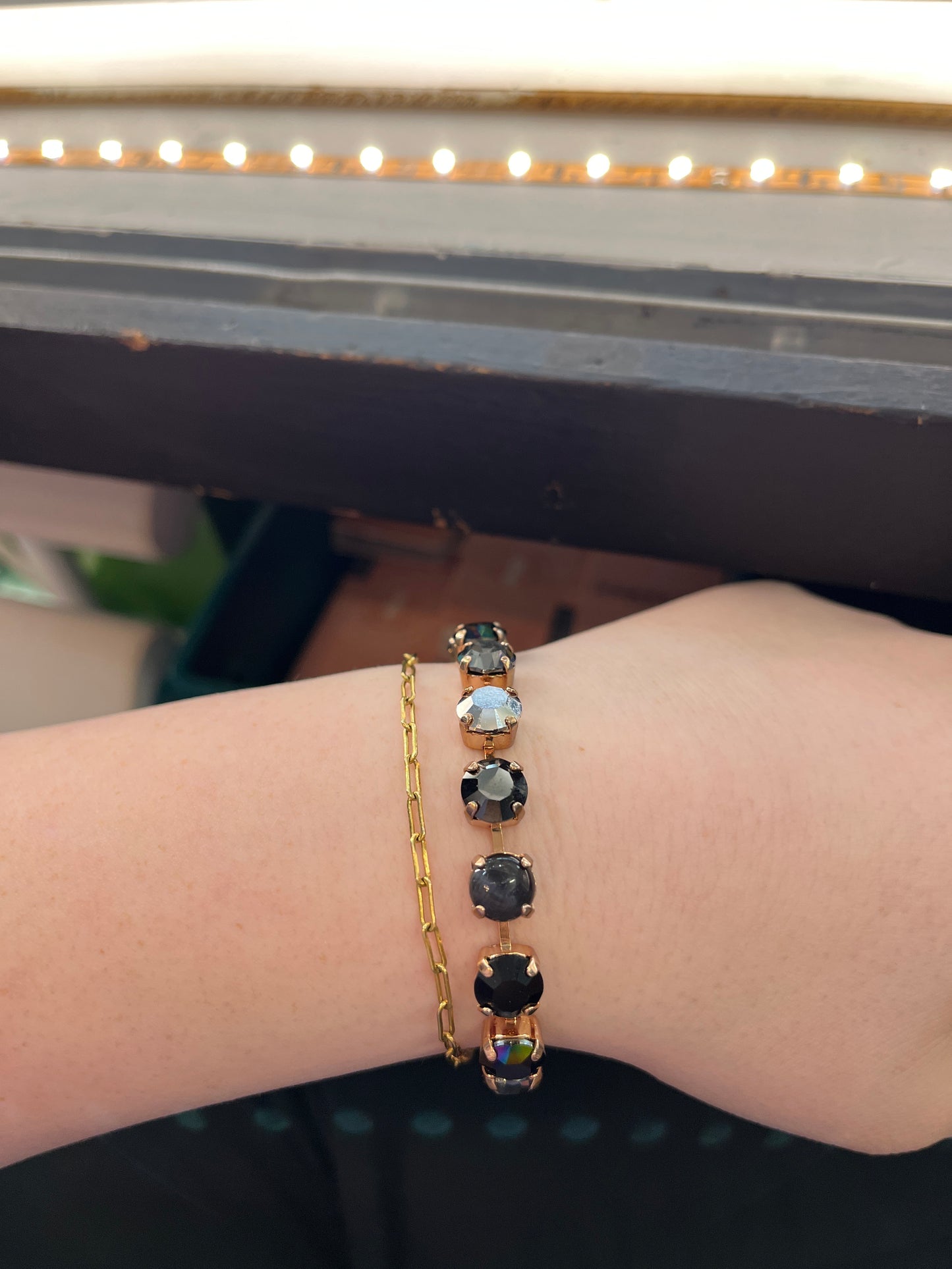 RG BRCLT BLK, GRY, IRDSCNT STONES