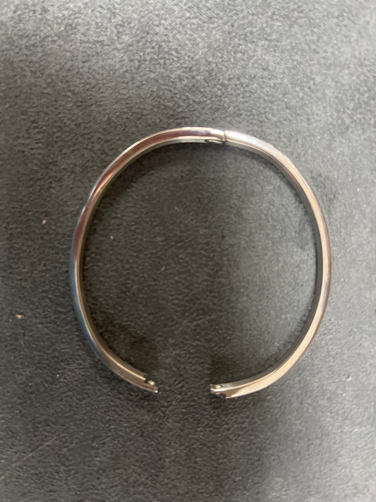 SILVER HINGED BANGLE BRACELET W/CLEAR RHINESTONES