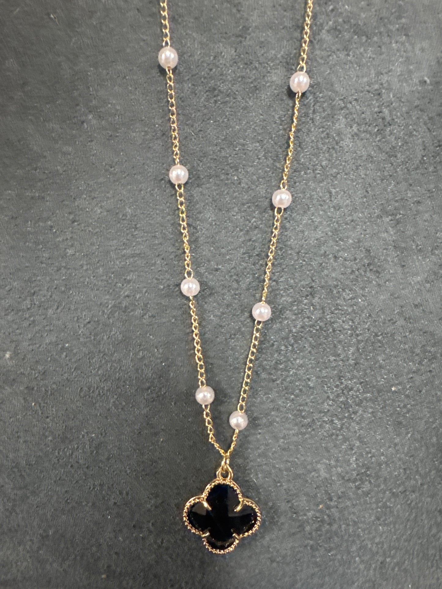 GOLD NECKLACE W/WHITE FAUX PEARLS & BLACK CLOVER