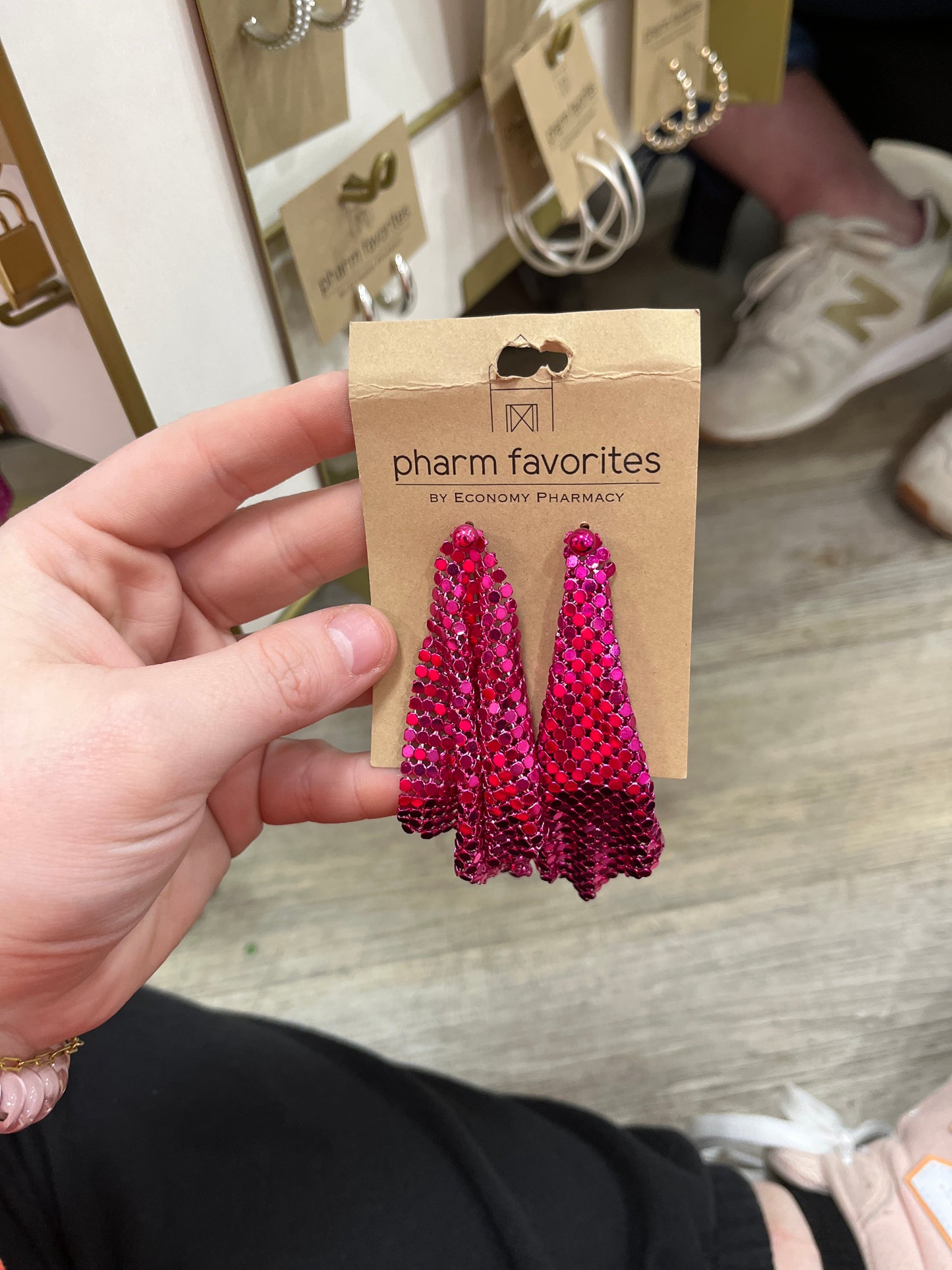 METAL MESH DROP EARRINGS - HOT PINK