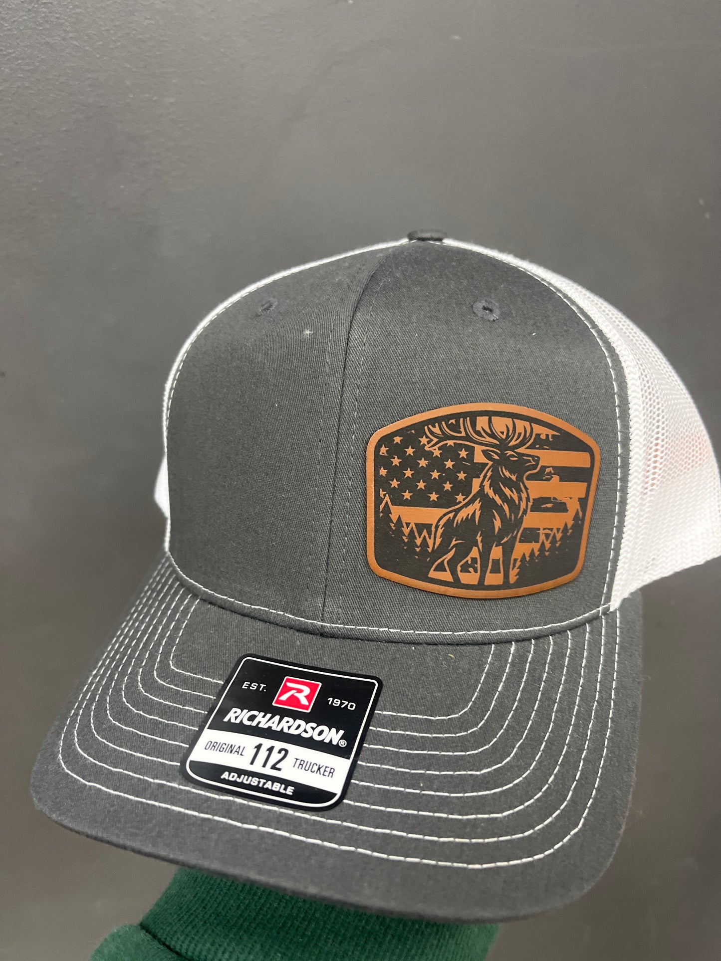 GRAY/WHITE HAT - DEER BROWN LEATHER PATCH