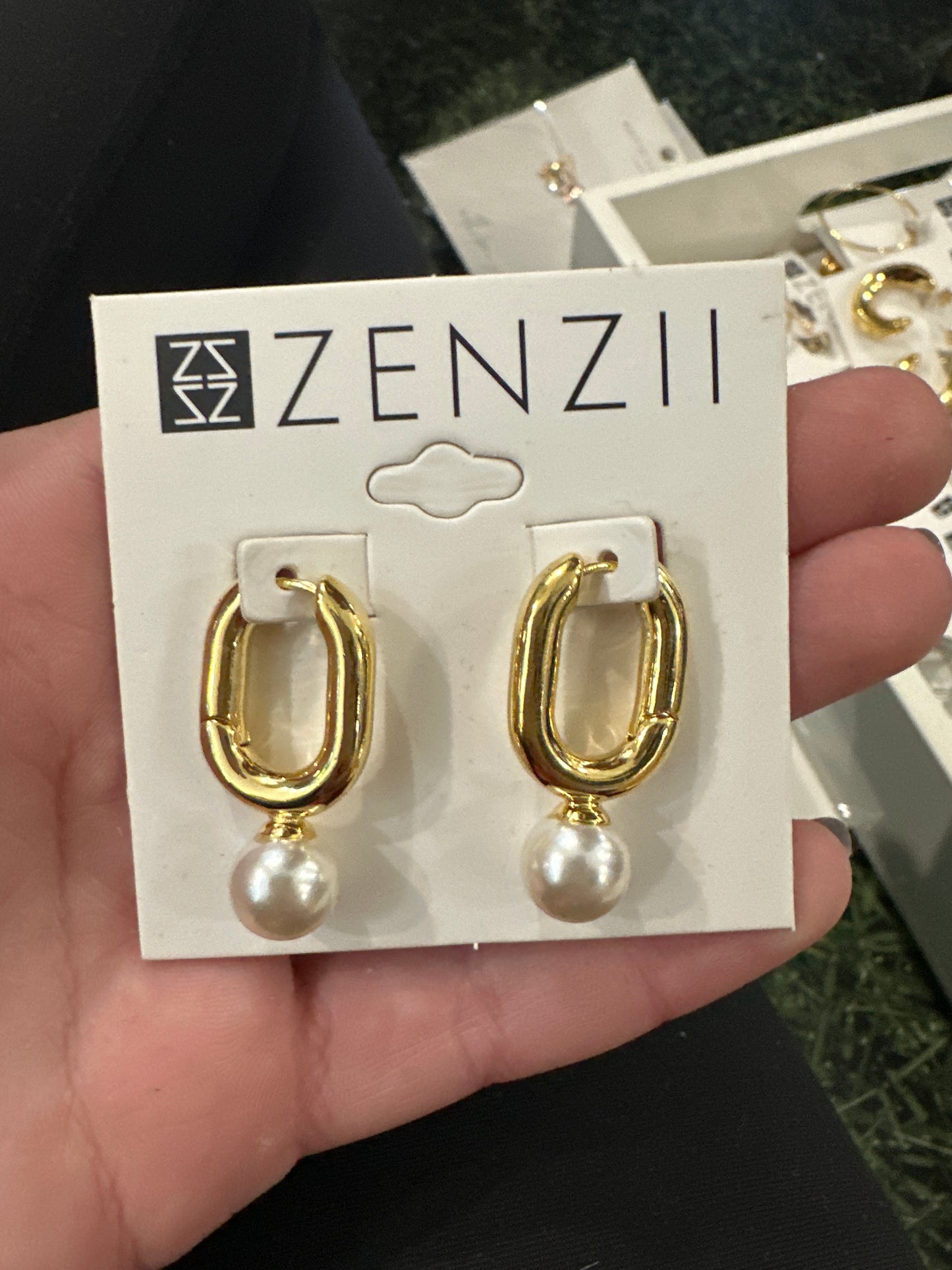 GOLD OVAL EARRINGS W/PEARL