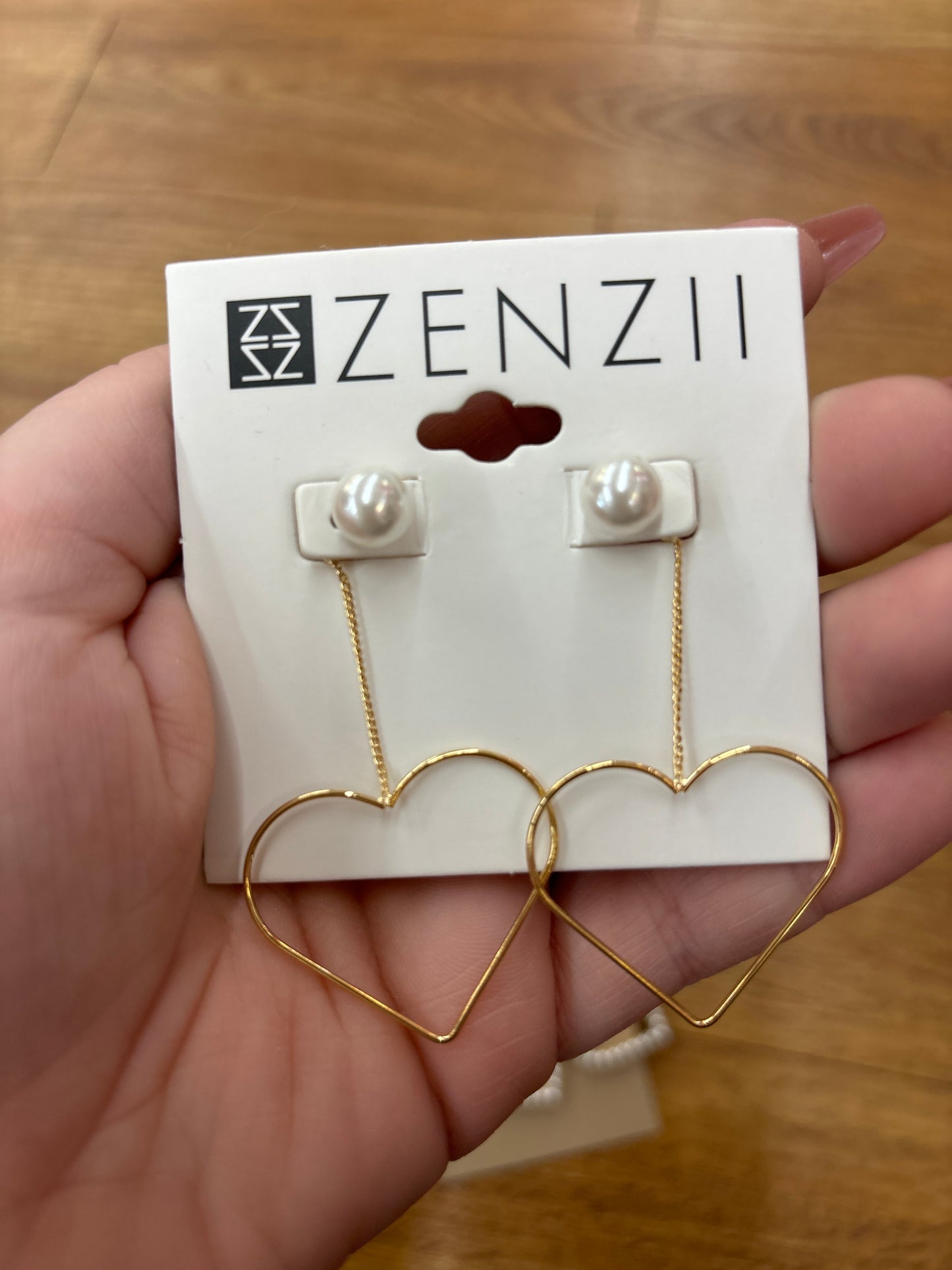 HEART CHARM PEARL DROP EARRINGS - GOLD/PEARL