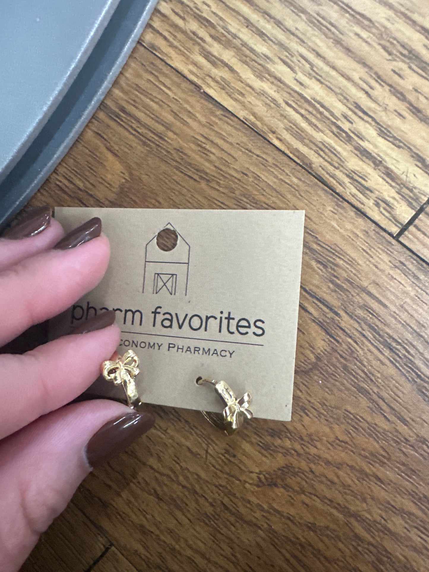 BOW HUGGIE EARRINGS - GOLD