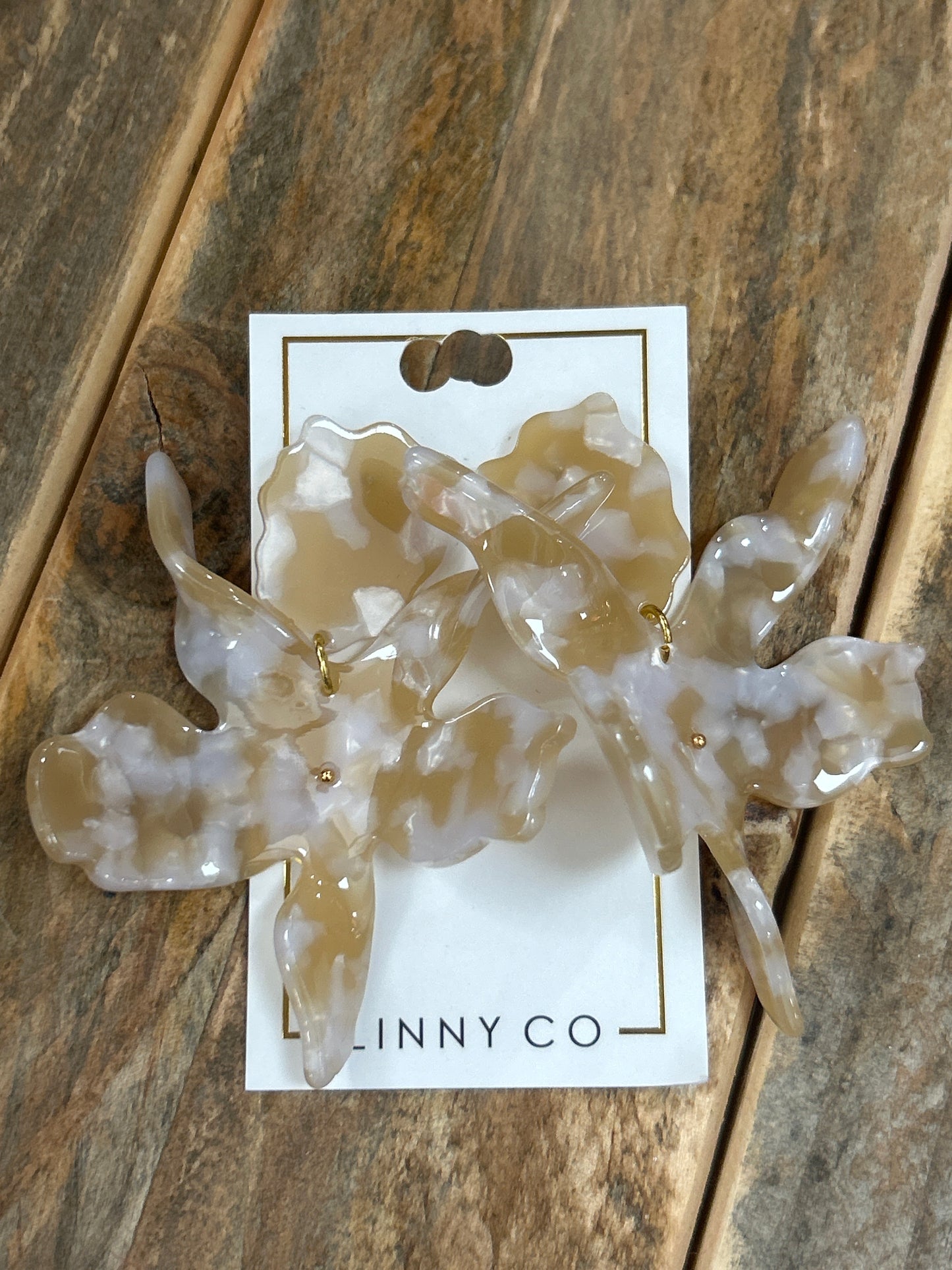 FLORA EARRINGS - ALMOND