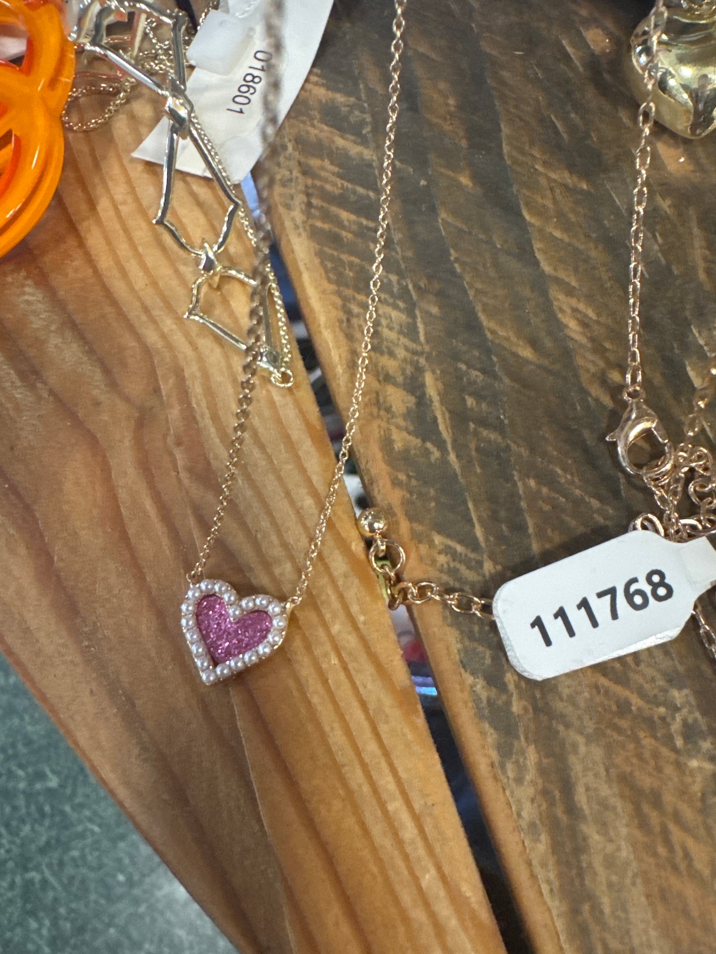 ELLIE GLITTER HEART W/PEARLS NECKLACE - PINK