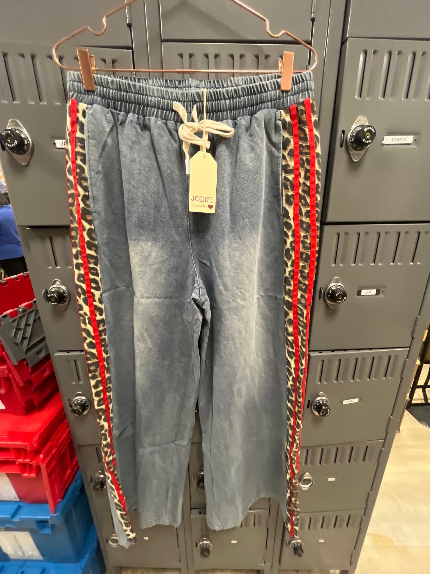 JEANS WITH LEOPARD/RED CONTRAST STRIPE