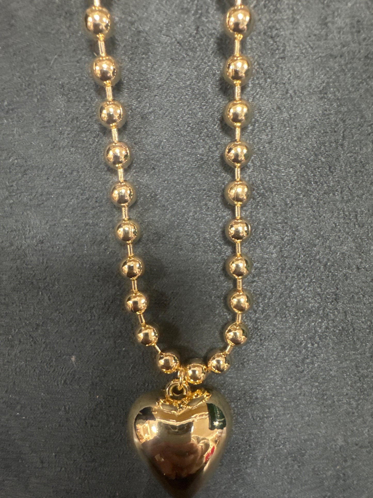 CHUNKY GOLD BEAD NECKLACE W/PUFFY HEART