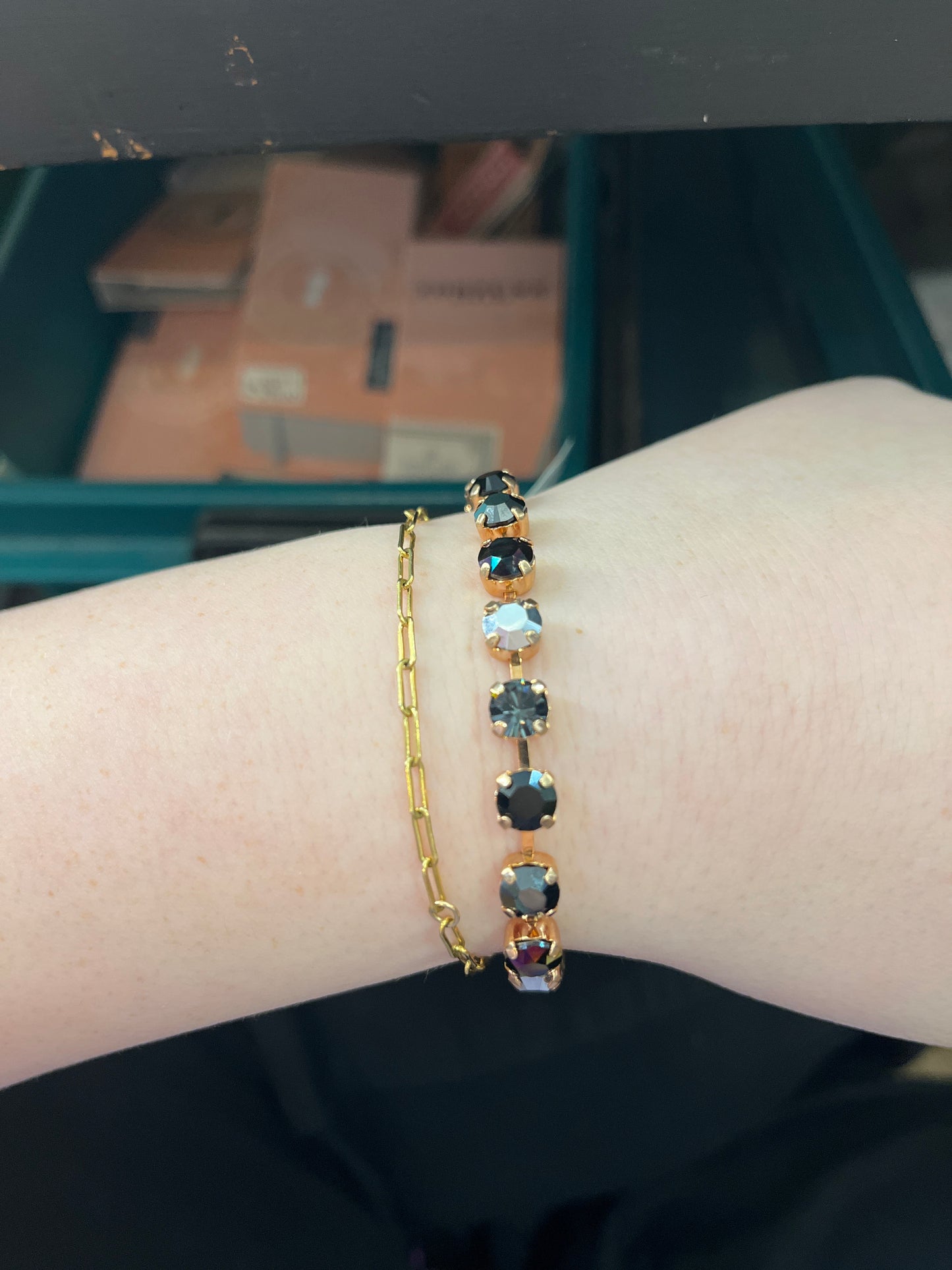 RG SM BRCLT BLK, GRY, IRDSCNT STONES