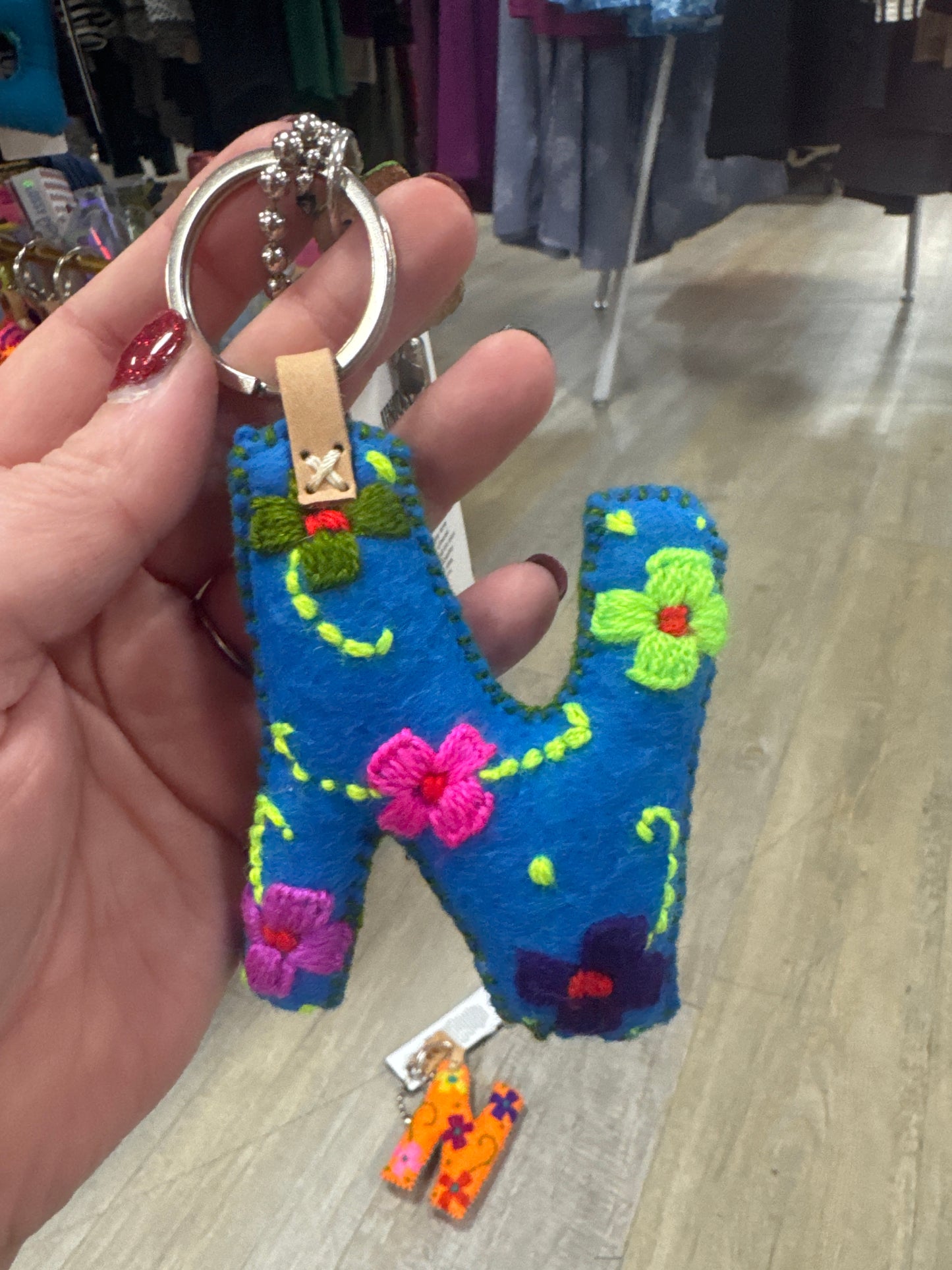 FELT CHARM - N