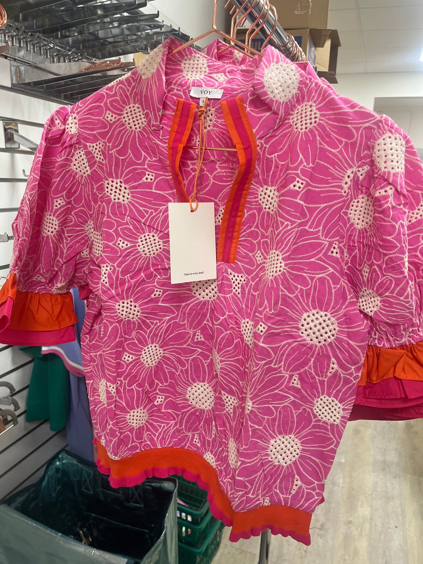 PINK COLOR BLOCK RUFFLE DETAILED FLORAL EYELET TOP