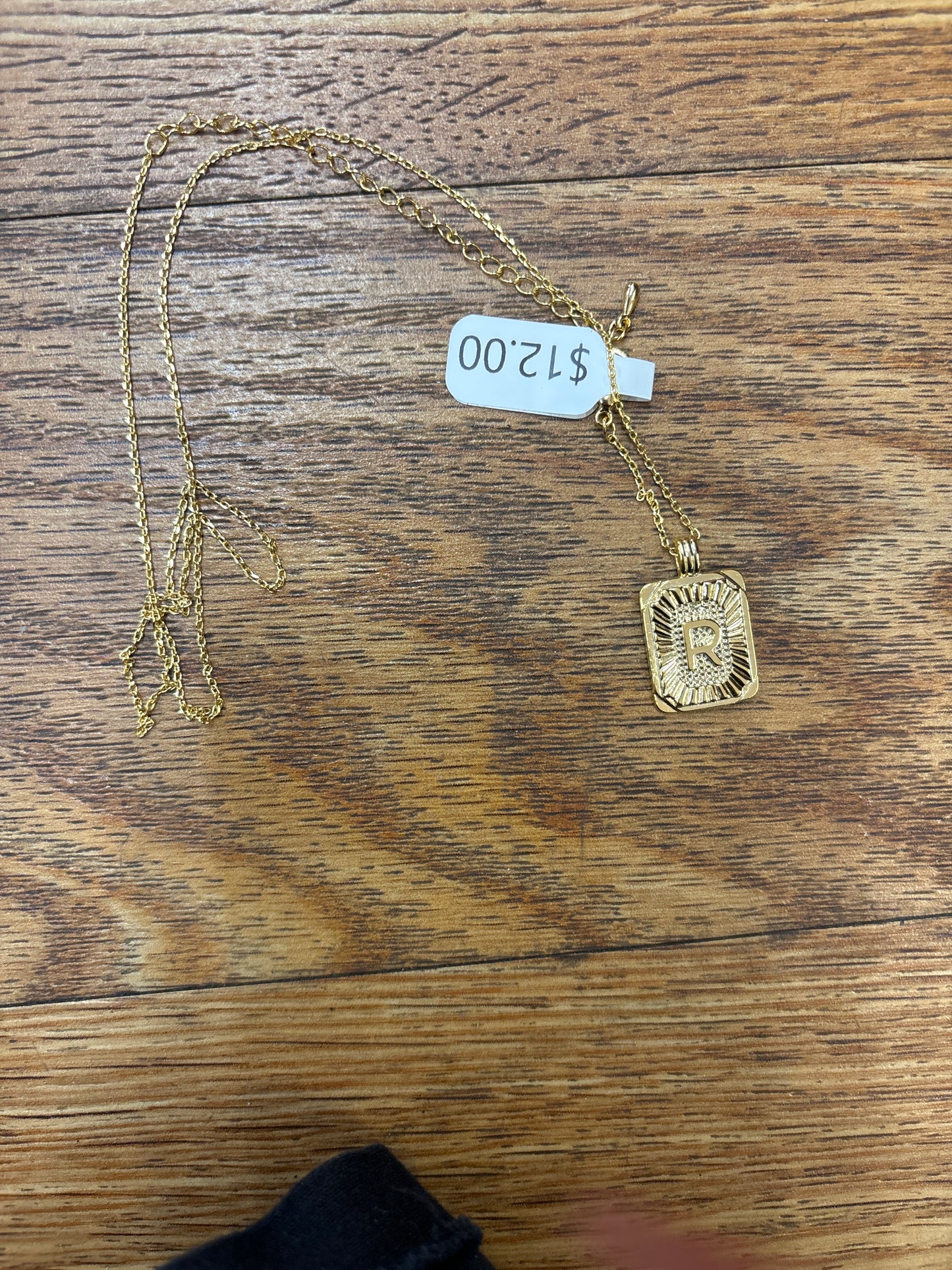 GOLD "R" INITIAL NKLC