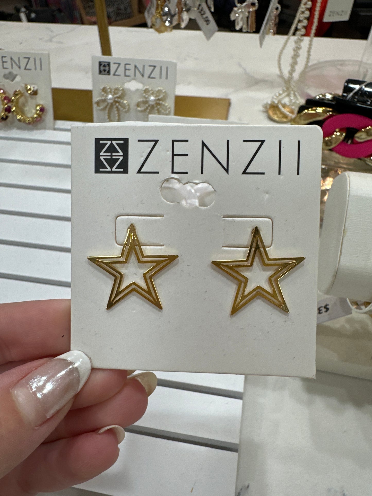 GOLD STAR SHAPED METAL EARRINGS