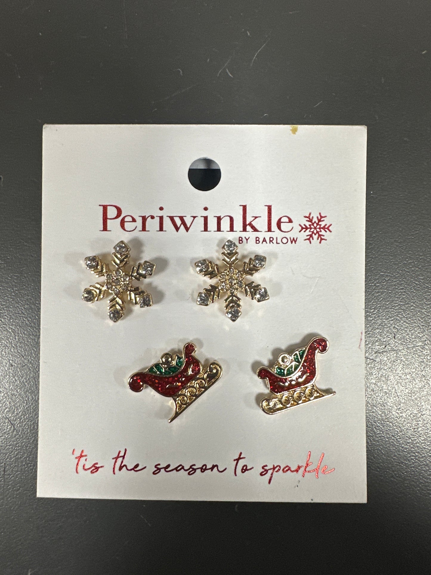 SET OF 2 STUD EARRINGS GOLD SNOWFLAKES/SLEDS