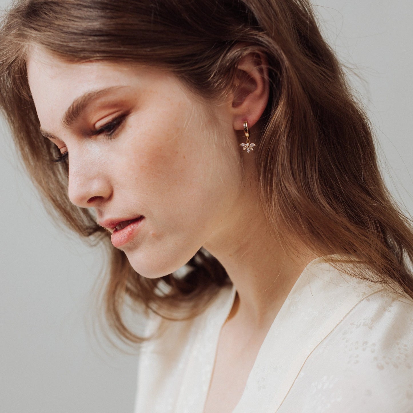 HARLOWE HUGGIE DROP HOOP EARRINGS - GOLD