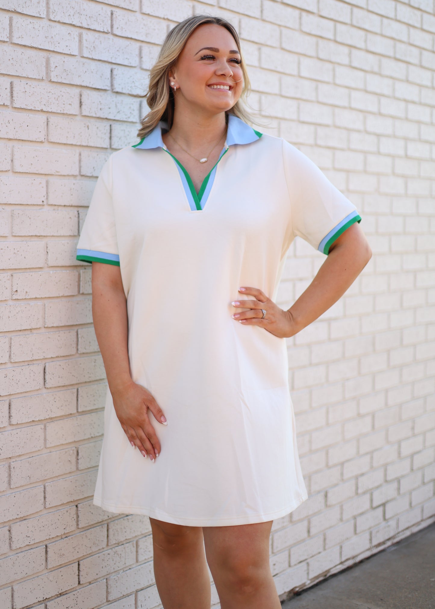 CREAM SHORT SLEEVE PULLOVER MINI DRESS W/RIB KNIT COLLAR & POCKETS