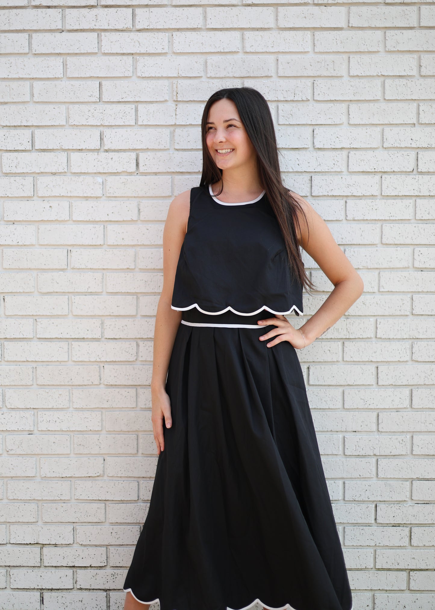 BLACK SLEEVELESS MIDI DRESS W/SCALLOPED EMBROIDERED HEM