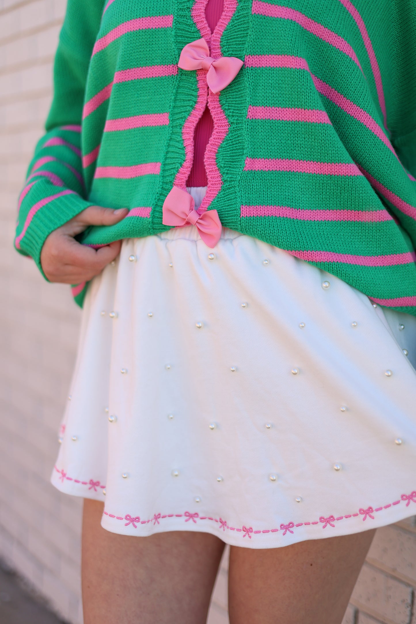WHITE SKORT W/PEARL & PINK BOW DETAIL