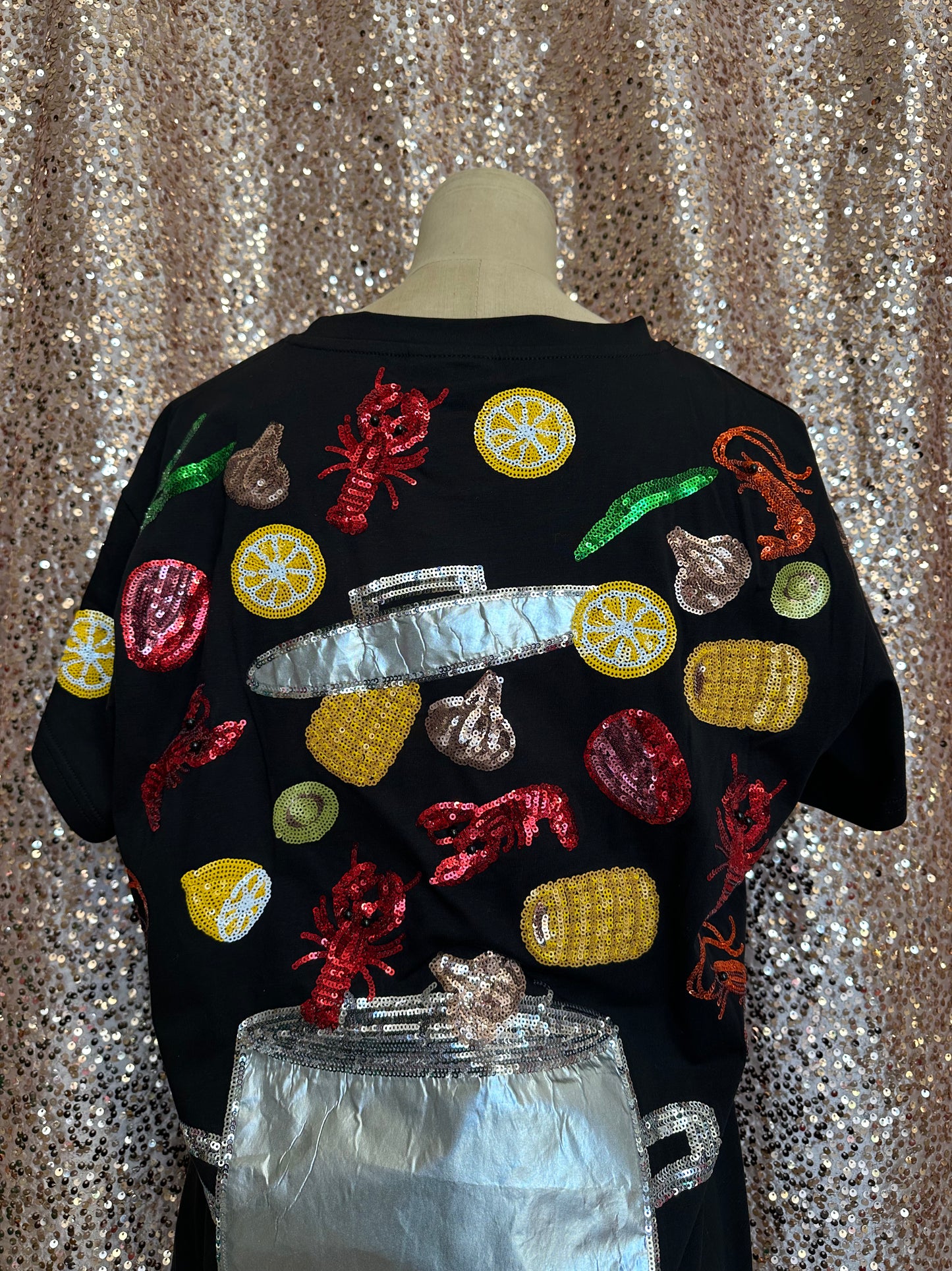 BLACK CRAWFISH POT TEE