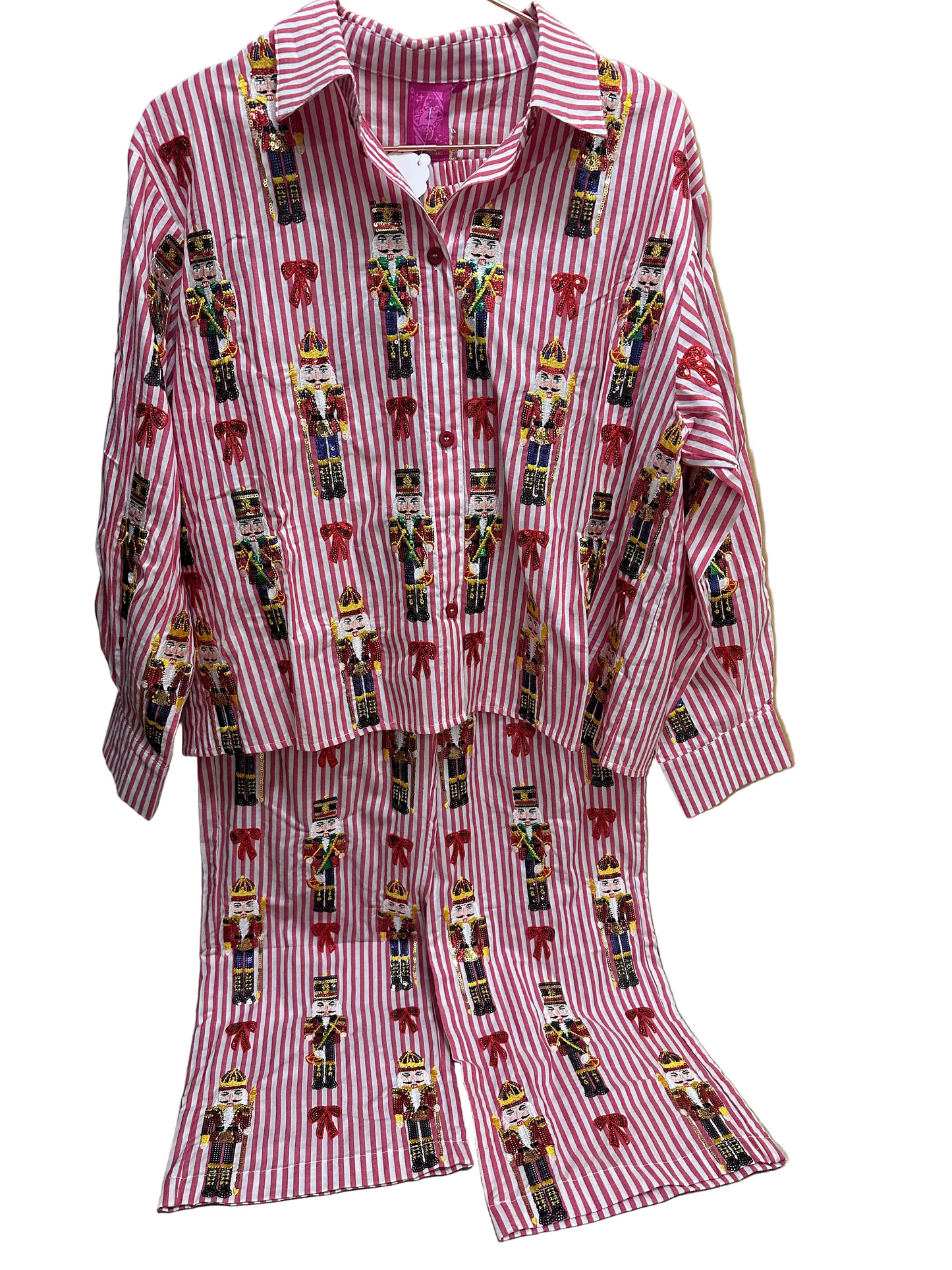 RED STRIPE SCATTERED NUTCRACKER & BOW SET