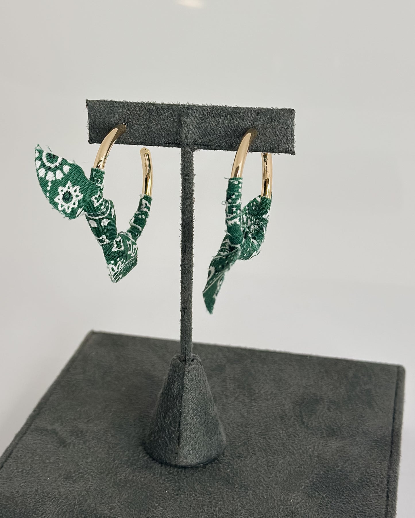 GOLD HOOP EARRINGS W/GREEN BANDANA KNOTS