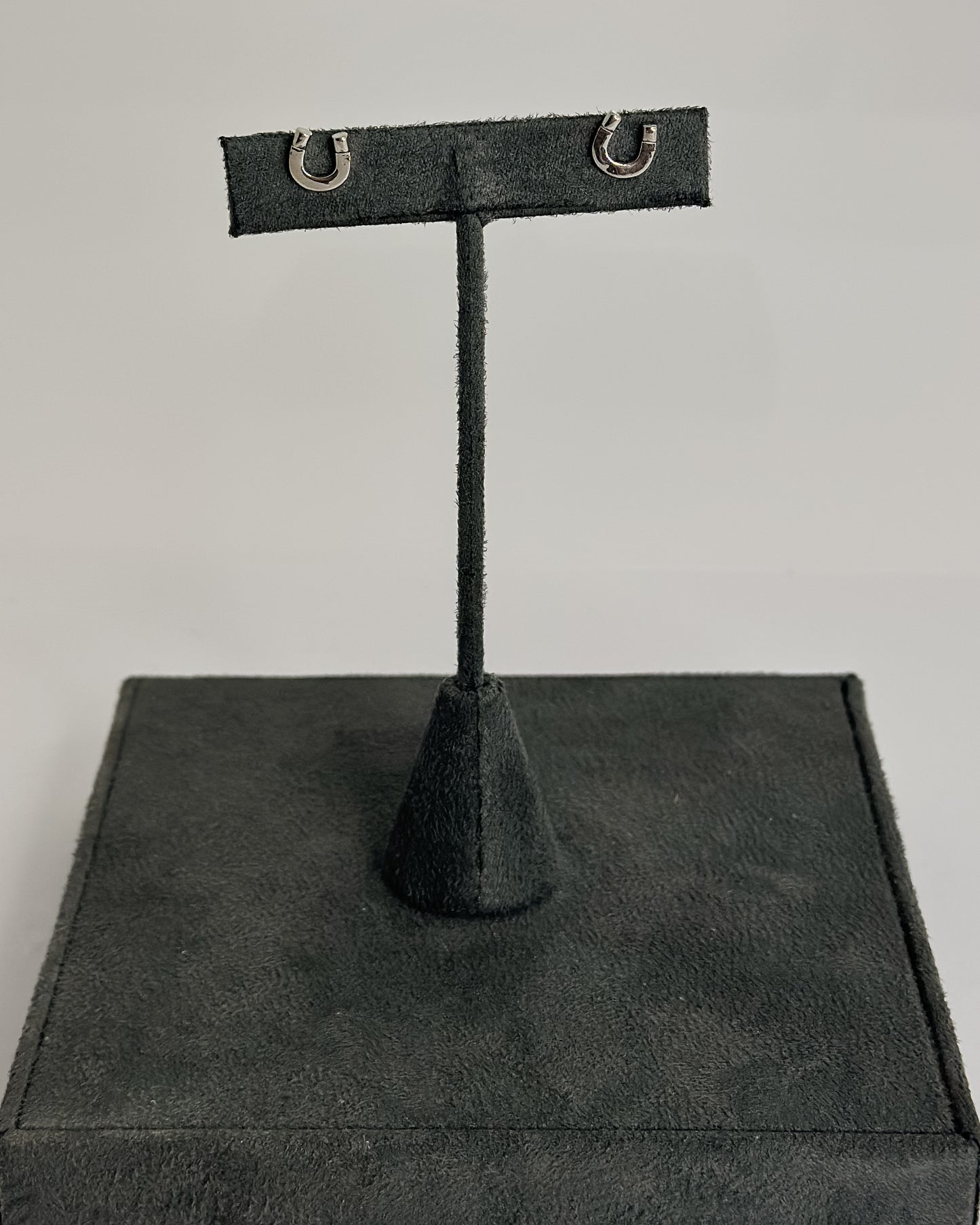 HORSE SHOE STUD EARRINGS