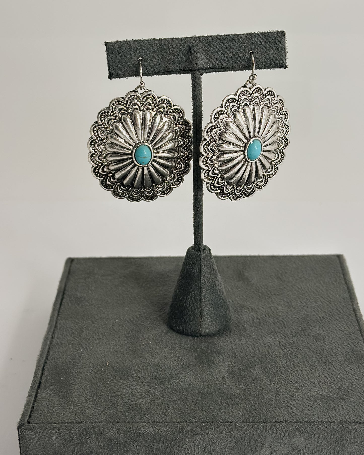 SILVER CONCH EARRINGS WITH TURQUOISE CENTER