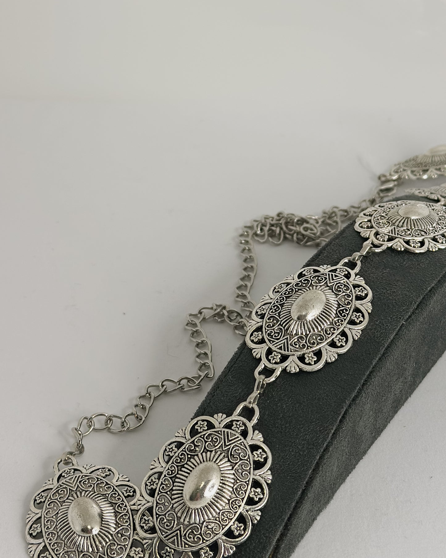 SILVER CONCH CHAIN BELT/HAT BAND