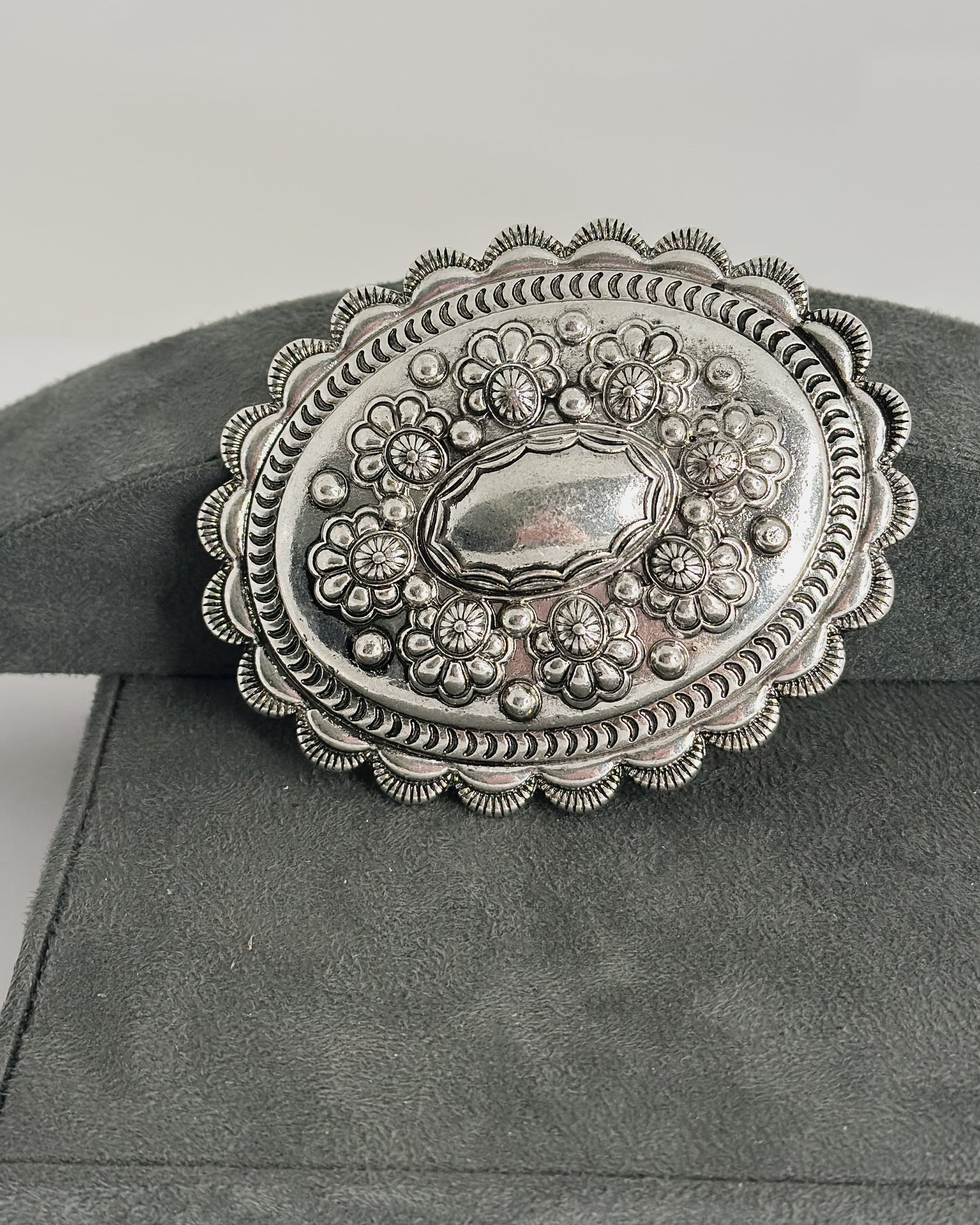 SILVER OVAL BELT BUCKLE
