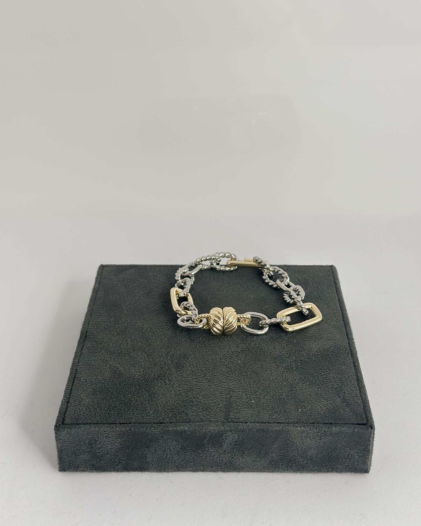 GOLD & SILVER LINK BRACELET WITH MAGNETIC GOLD KNOT CLASP