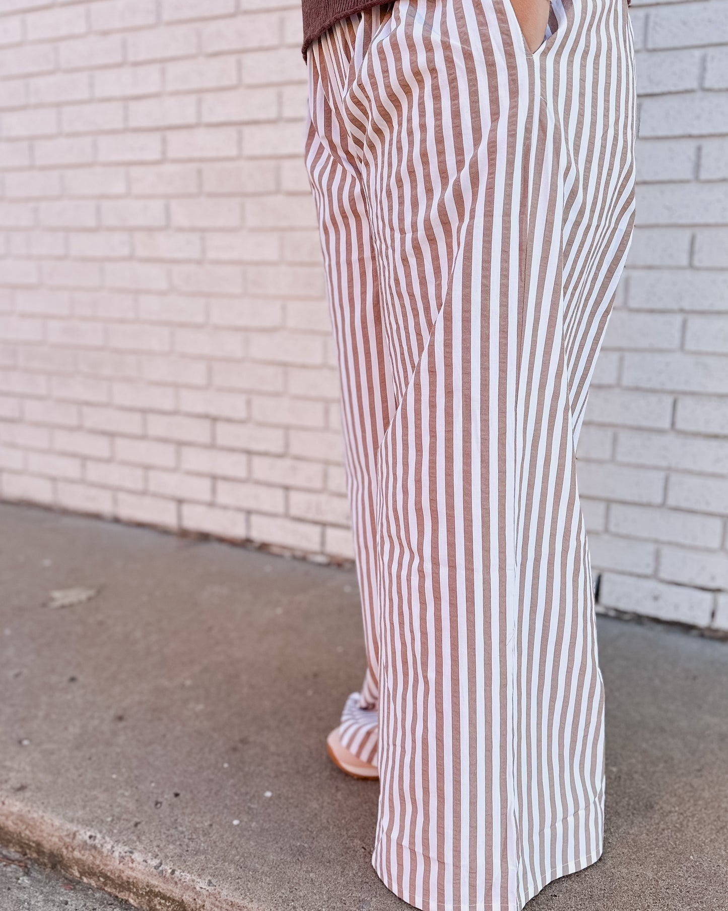 MOCHA STRIPED SEERSUCKER WIDE LEG PANTS