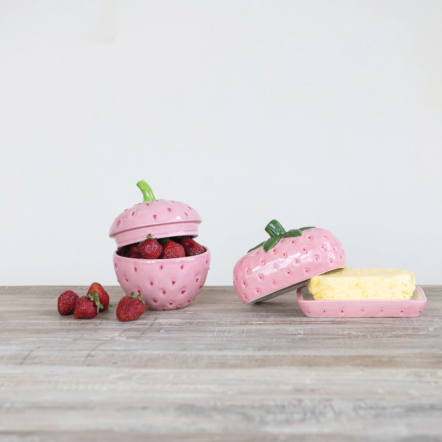 CERAMIC JAR STRAWBERRY W LID