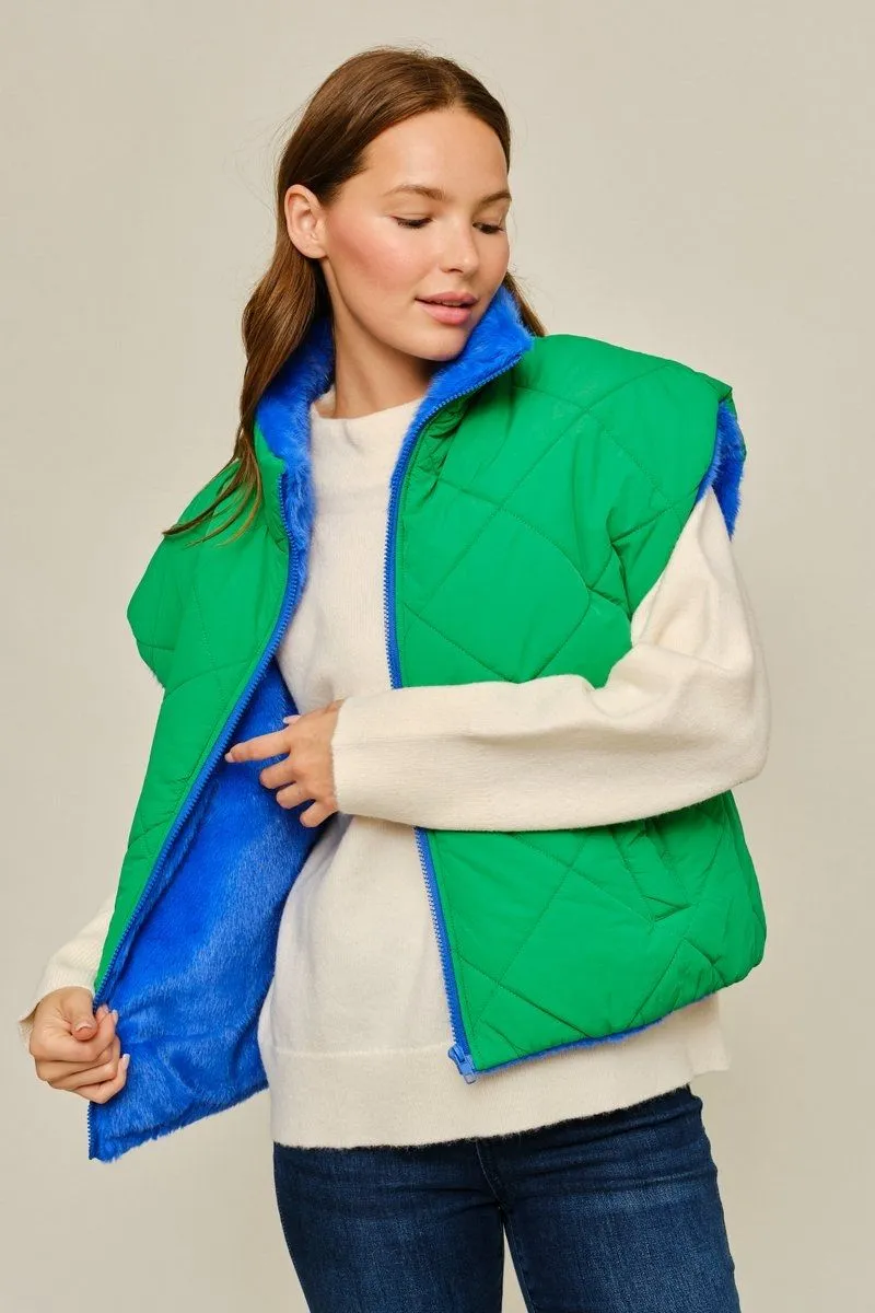 KELLY GREEN CAP SLEEVE PUFFER VEST WITH FAUX FUR LINING