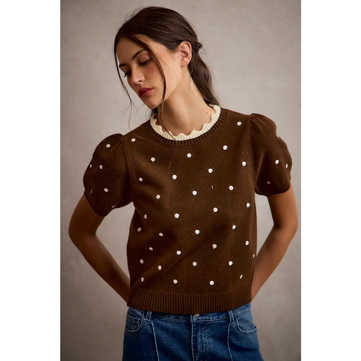 BROWN POLKA DOT SCALLOP NECK EDGE PUFF SHORT SLEEVE KNIT TOP