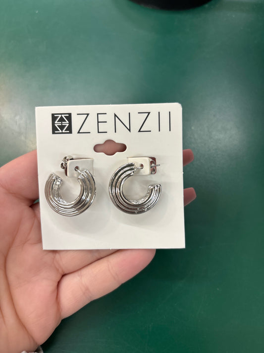 RIBBED HUGGIE EARRINGS - SLVR