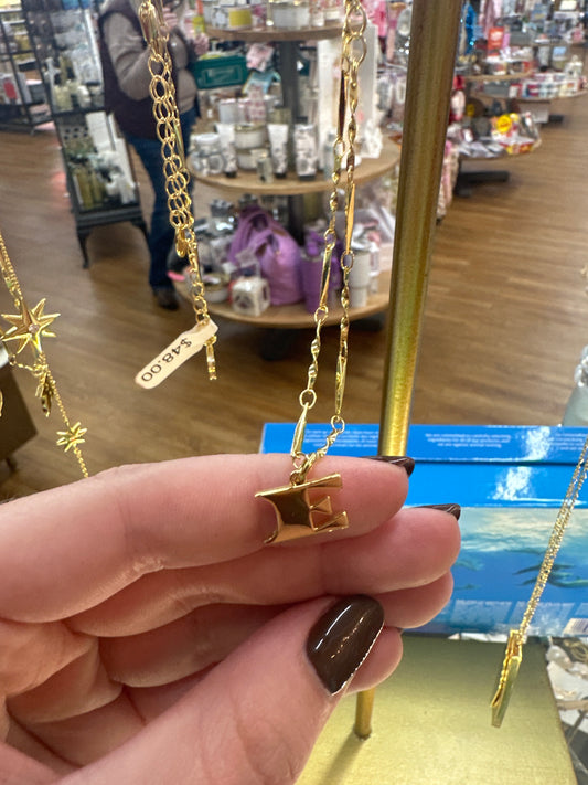 LETTER NECKLACE GOLD - E