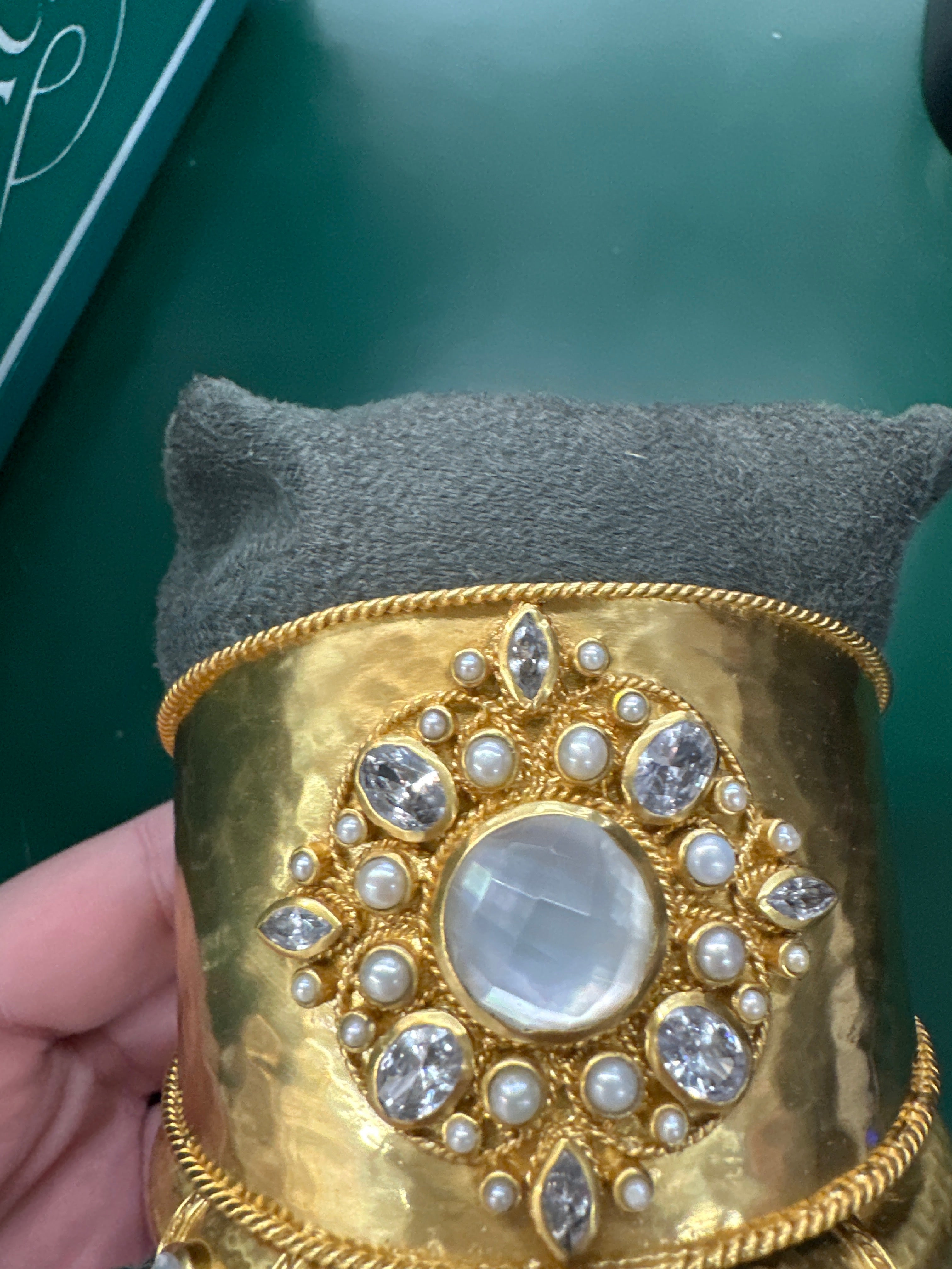 MONACO STATEMENT CUFF GOLD IRD CLR CRYSTAL