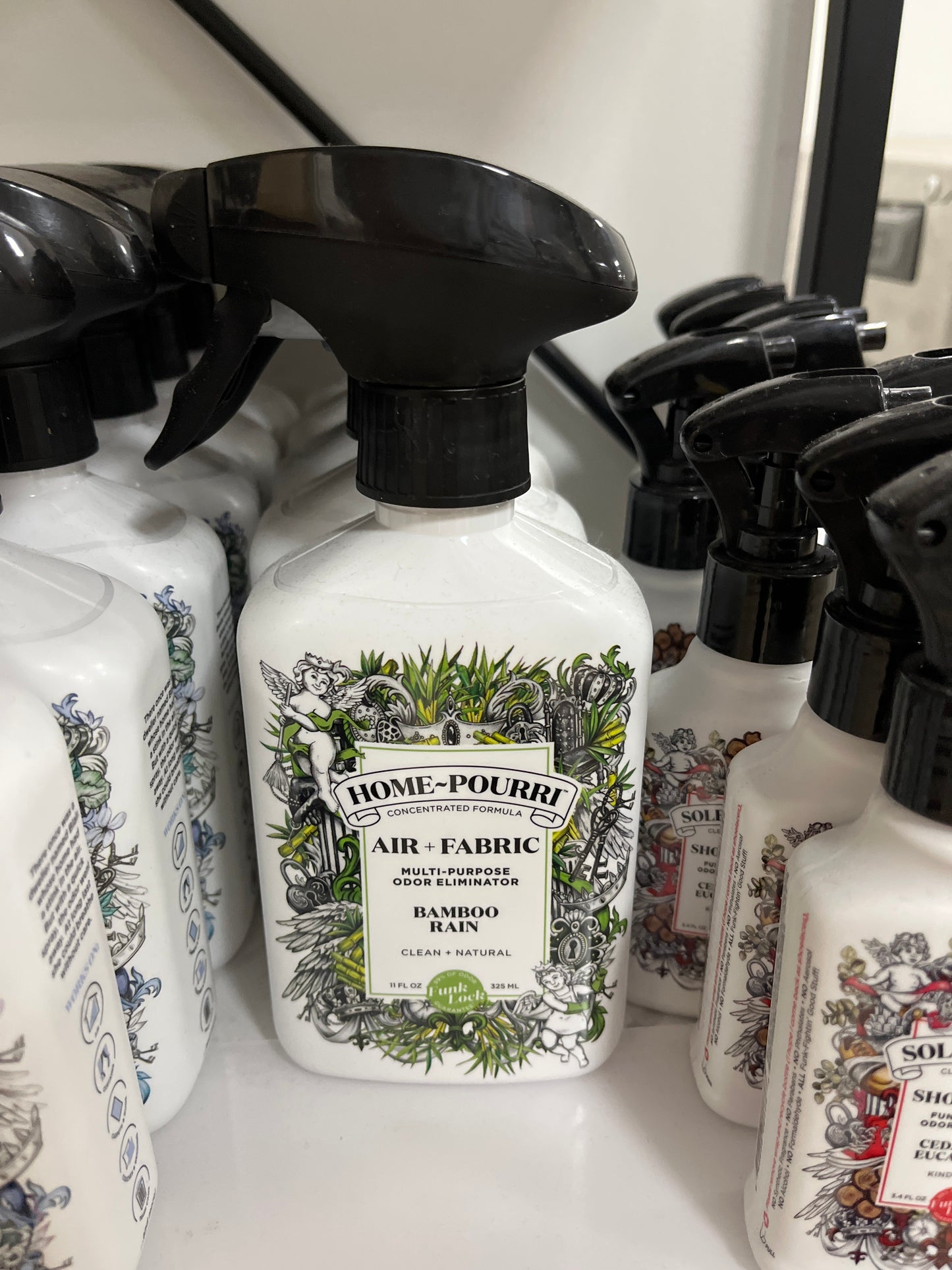 HOME POURRI - 11 OZ AIR & FABRIC - BAMBOO RAIN