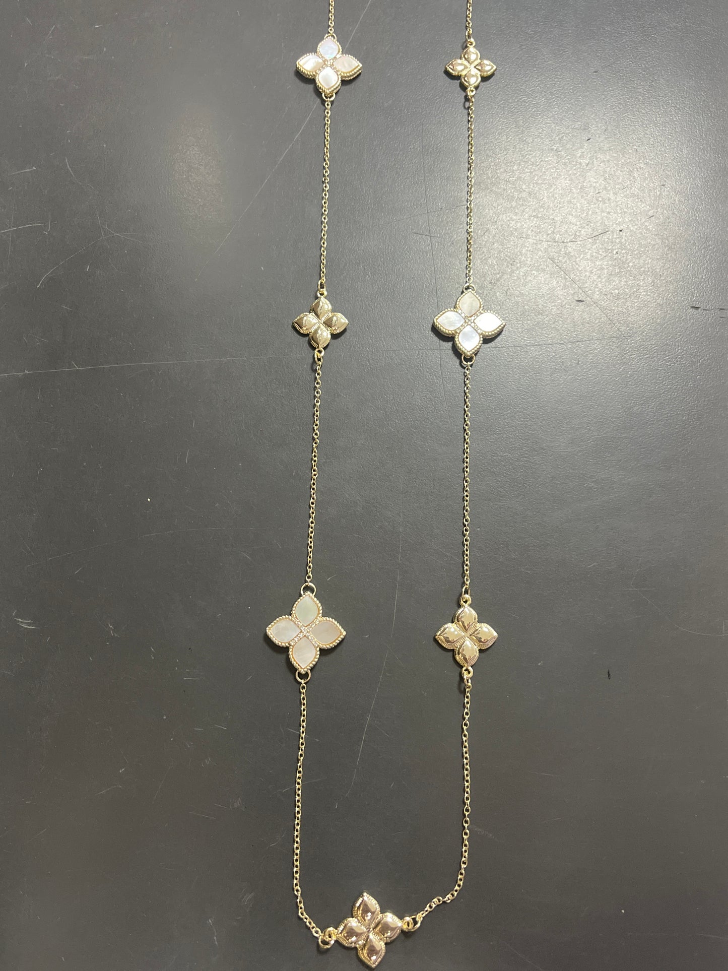 GOLD 36" CHAIN W/IVORY CLOVERS & GOLD CLOVERS