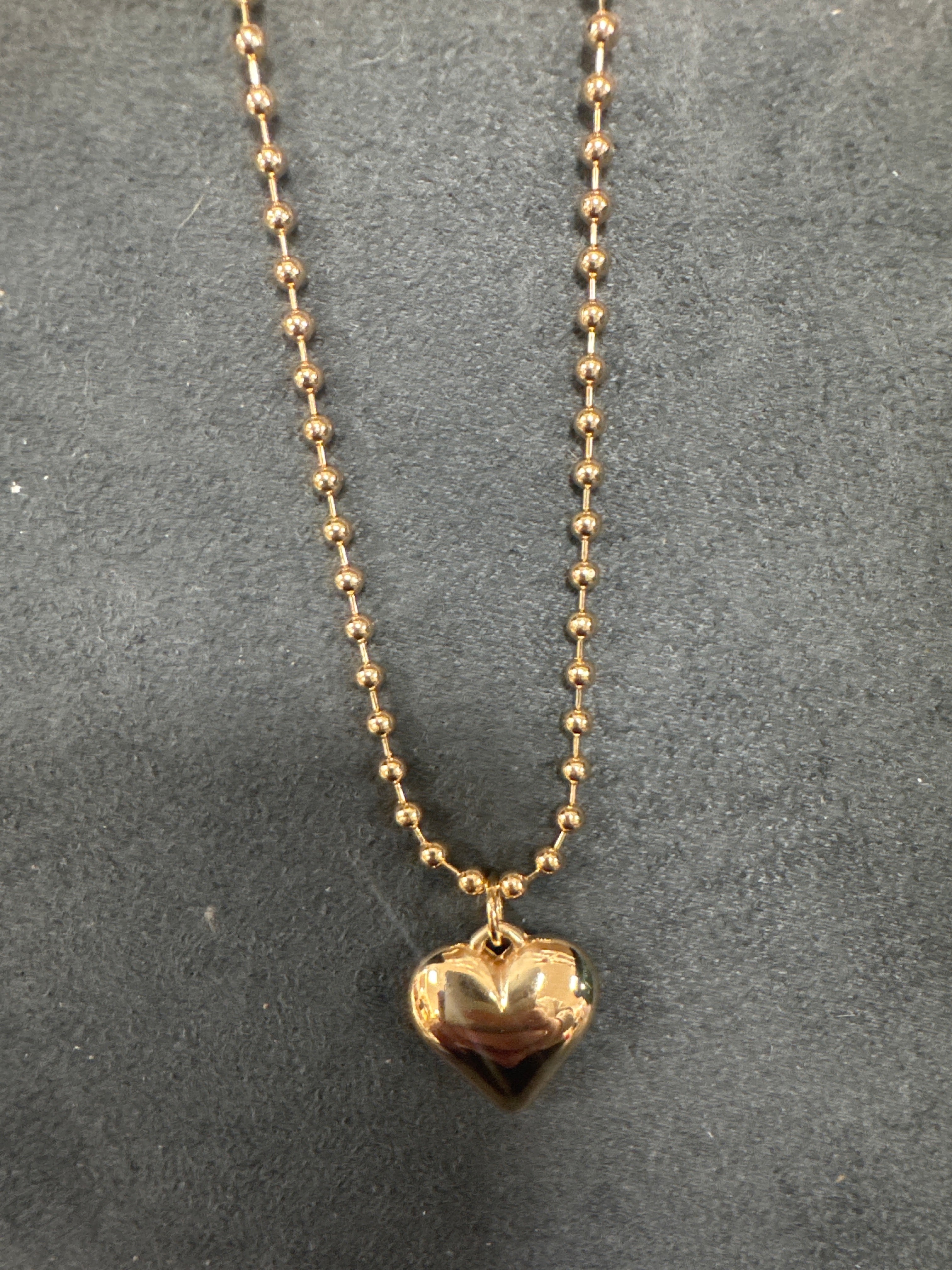 GOLD BEADED NECKLACE W/PUFFY HEART
